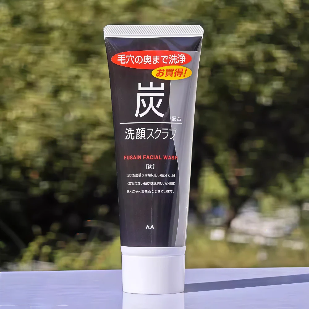 MANDOM Facial Scrub Charcoal