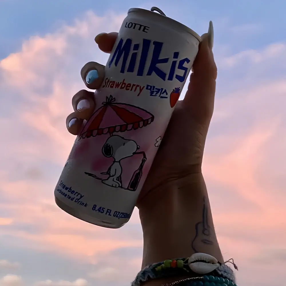 LOTTE Milkis Carbonated Drink (Strawberry Flavor) 250ml