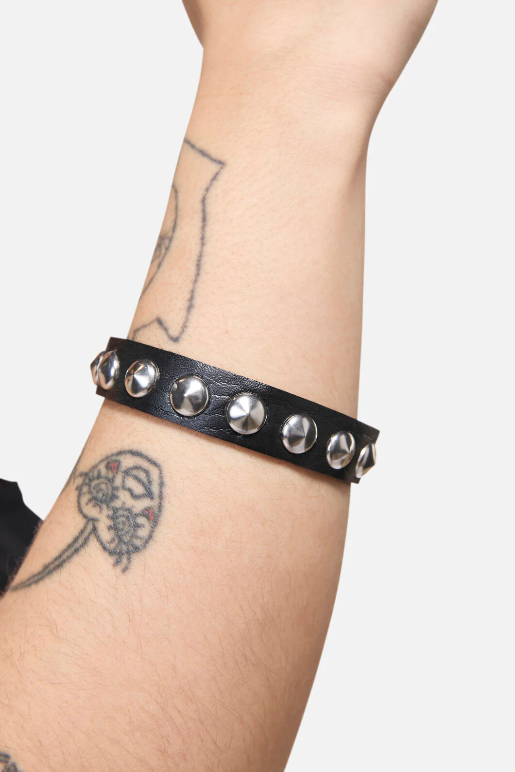 Round Stud Wrist Band