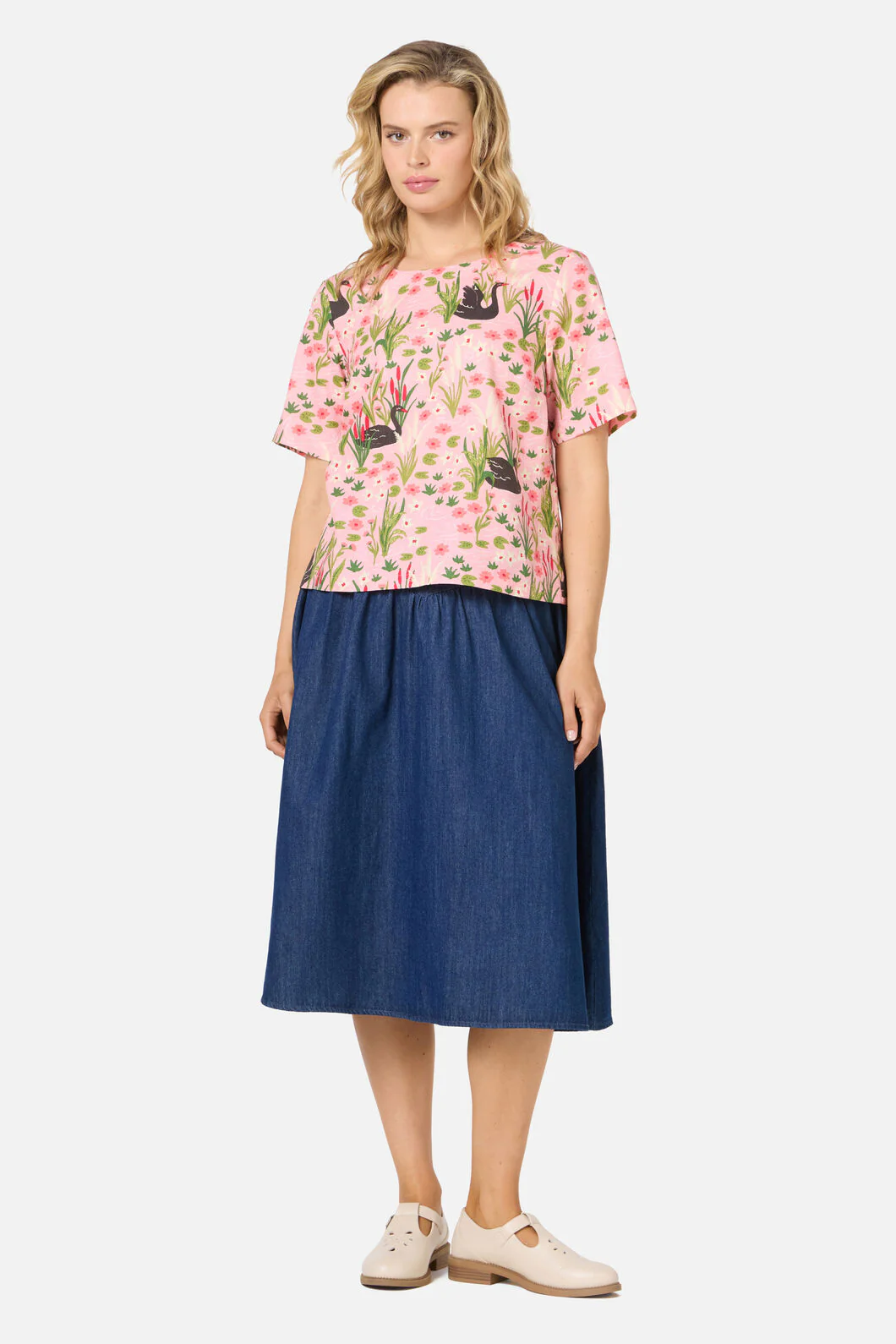 Pretty Swan Short Sleeve Top