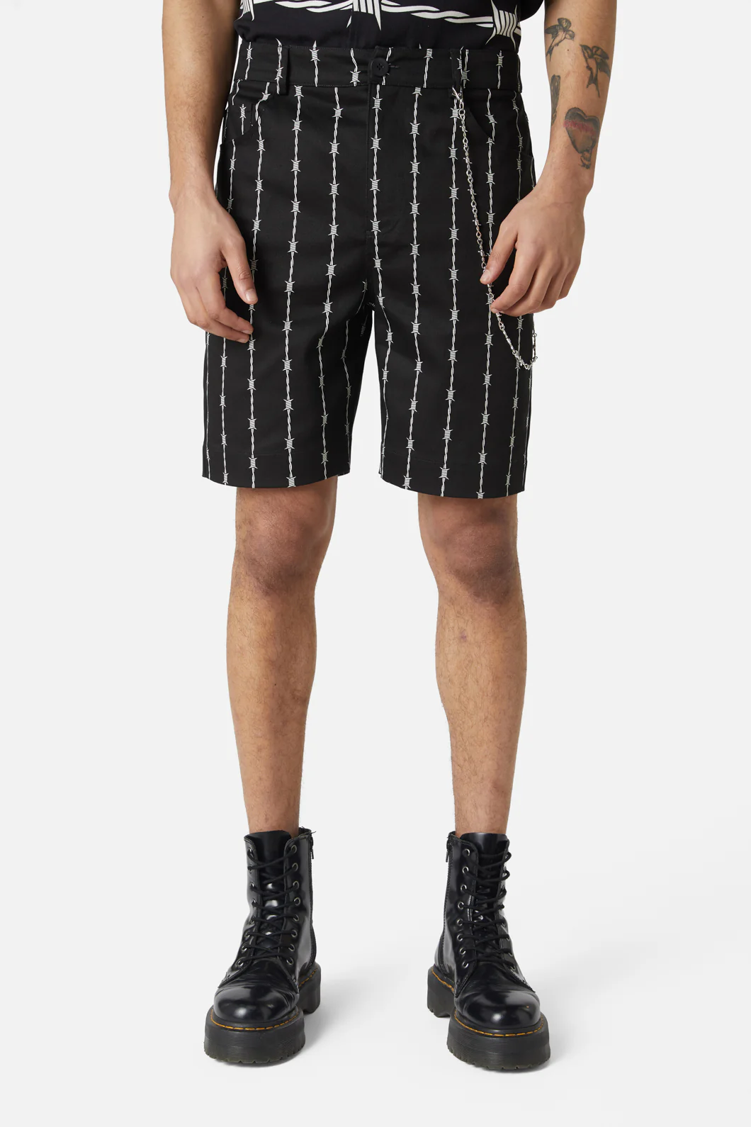 Barbed Wire Chain Short