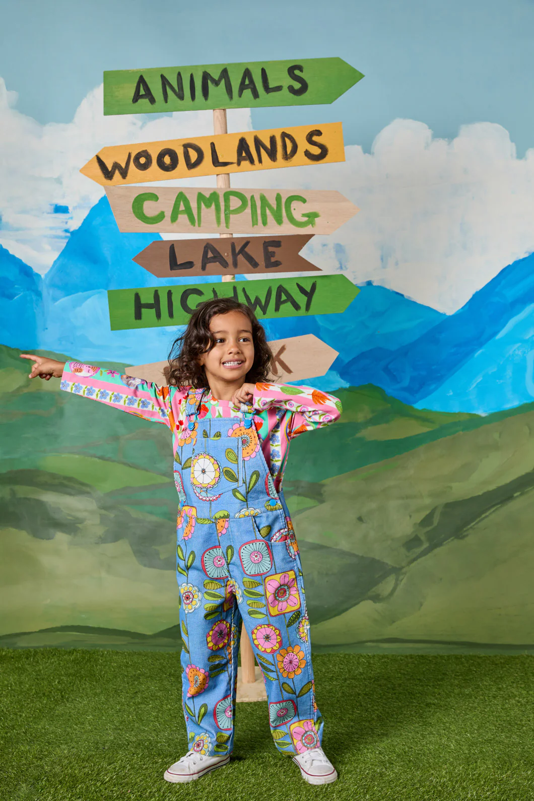 Wallpaper Kids Overalls