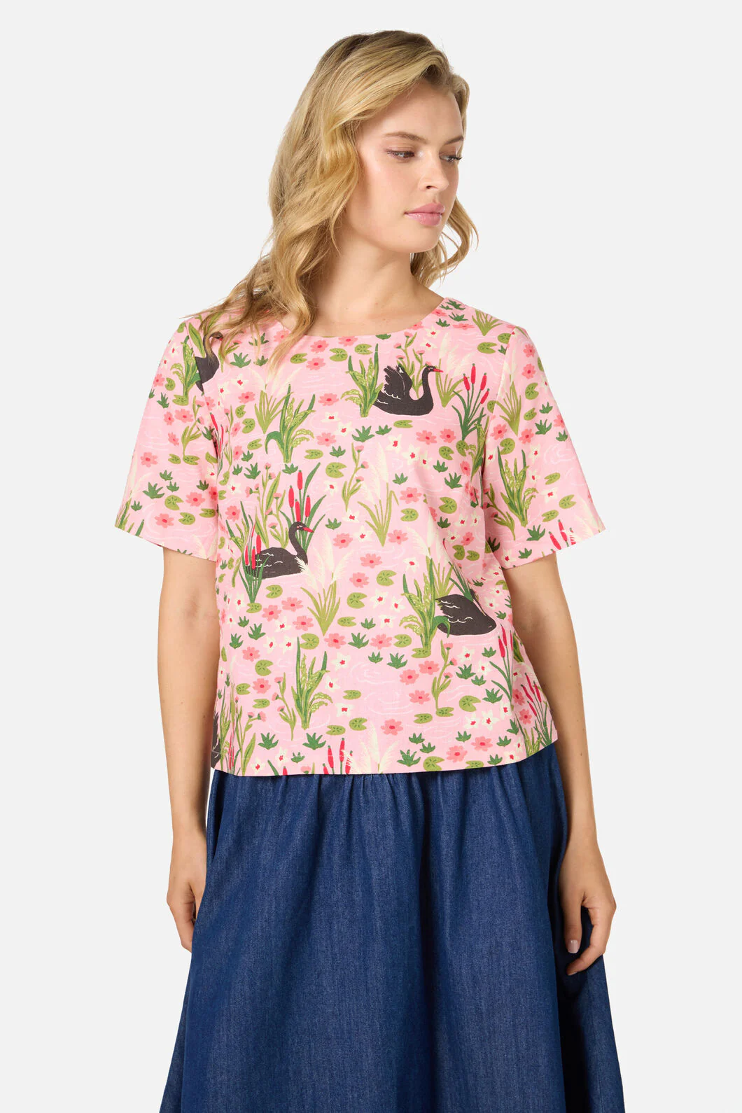 Pretty Swan Short Sleeve Top