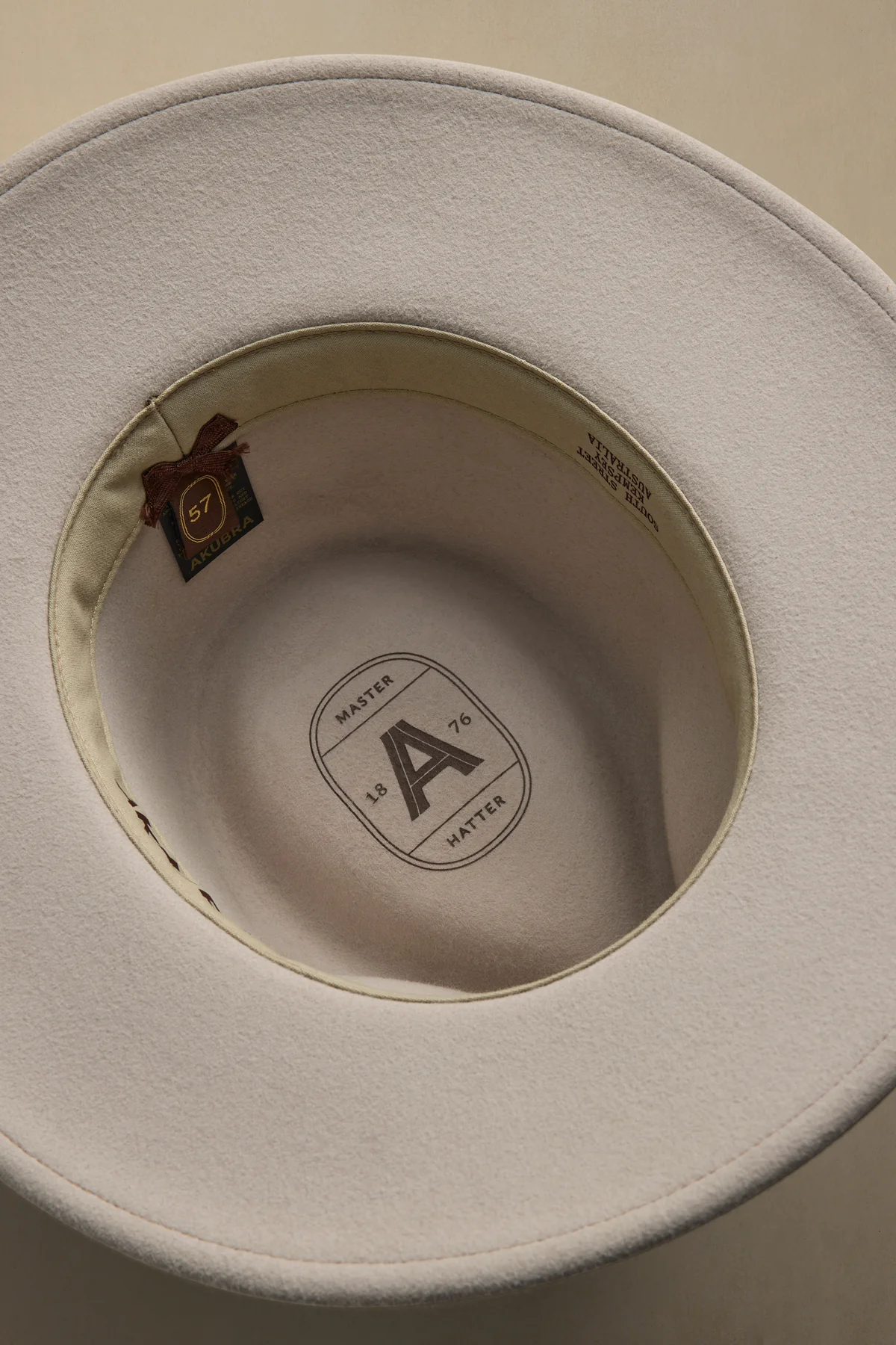 Traveller Light Sand