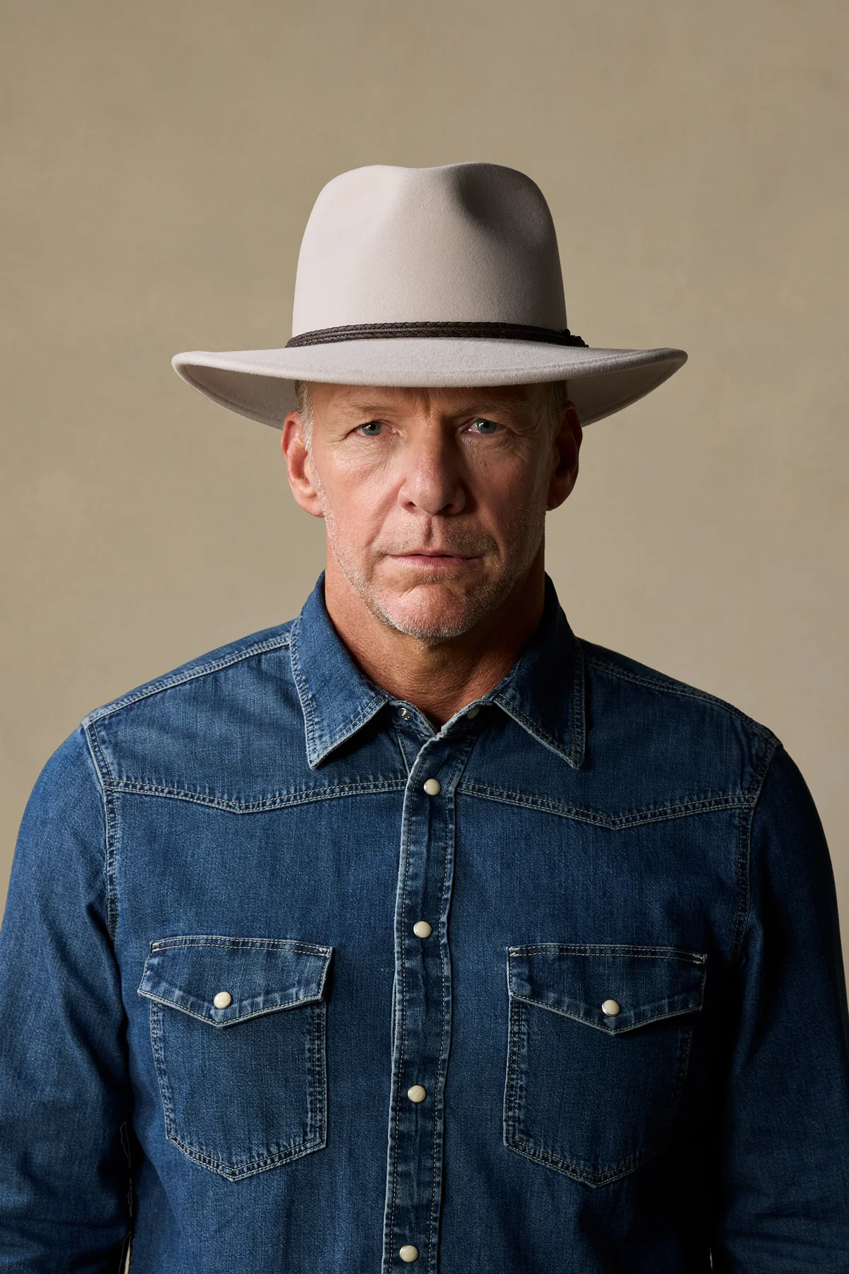 Traveller Light Sand