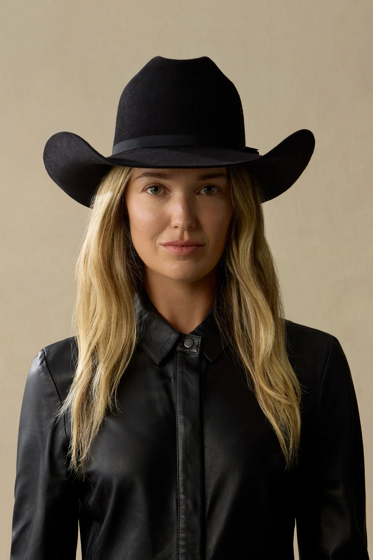 The Outback Club Black