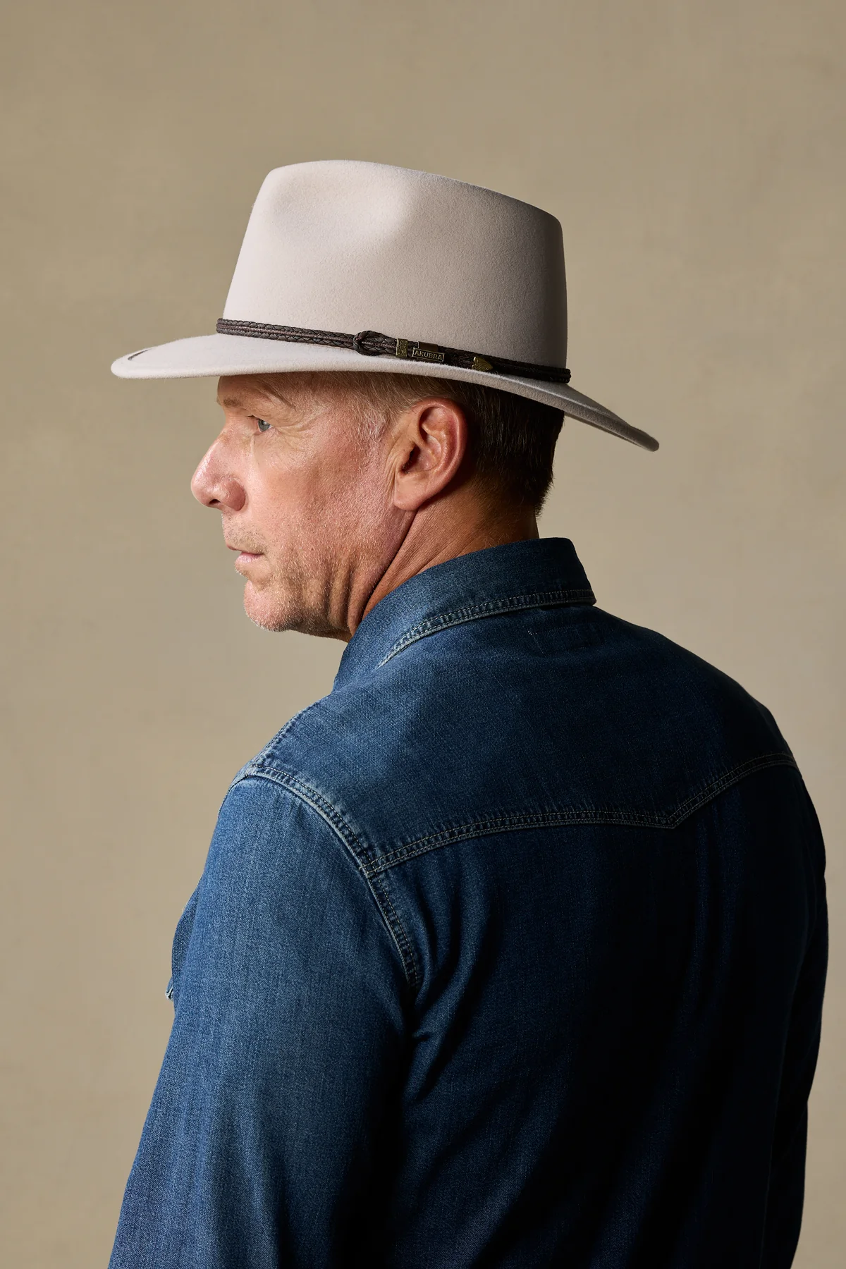 Traveller Light Sand