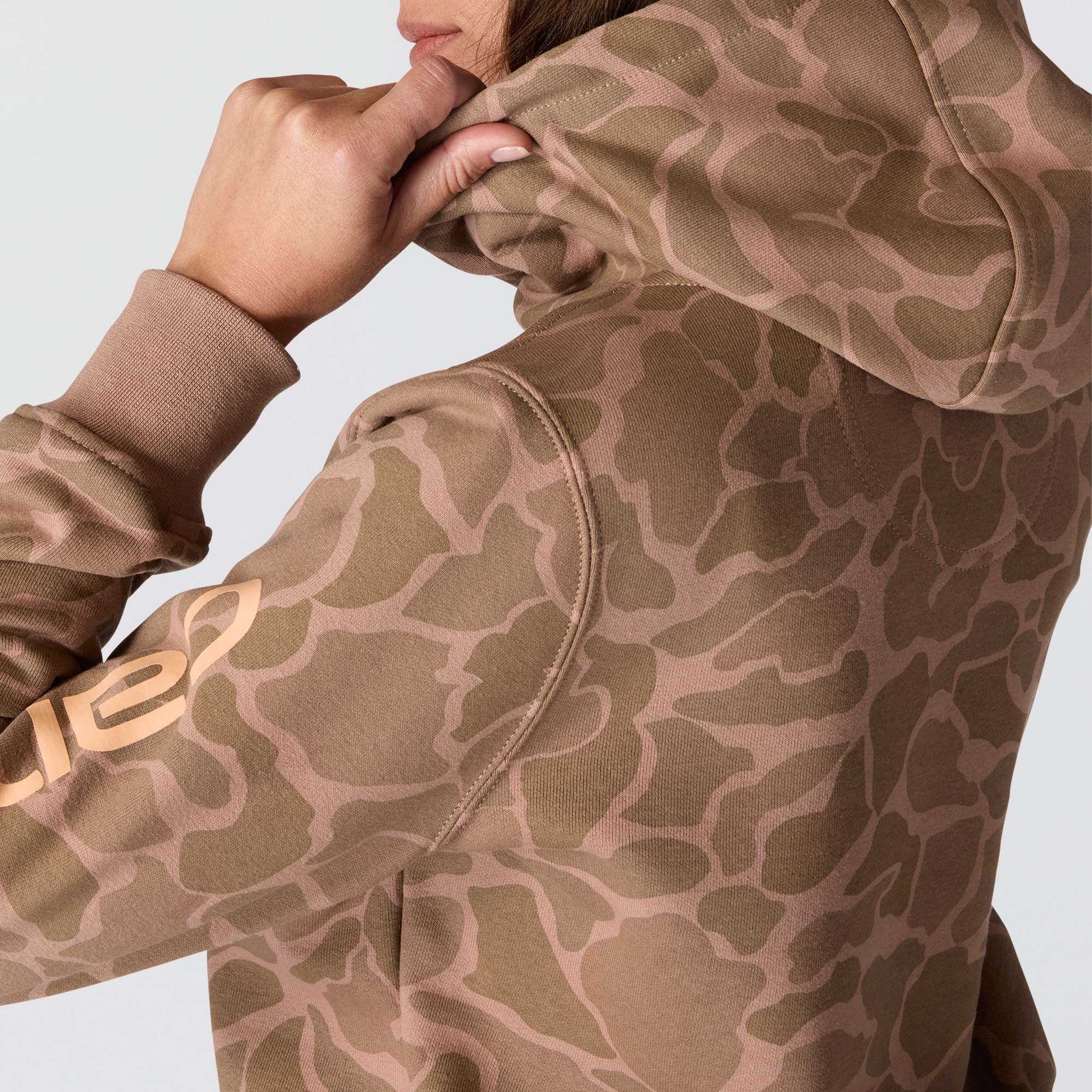 Women's Relaxed Fit Midweight Logo Sleeve Graphic Printed Sweatshirt