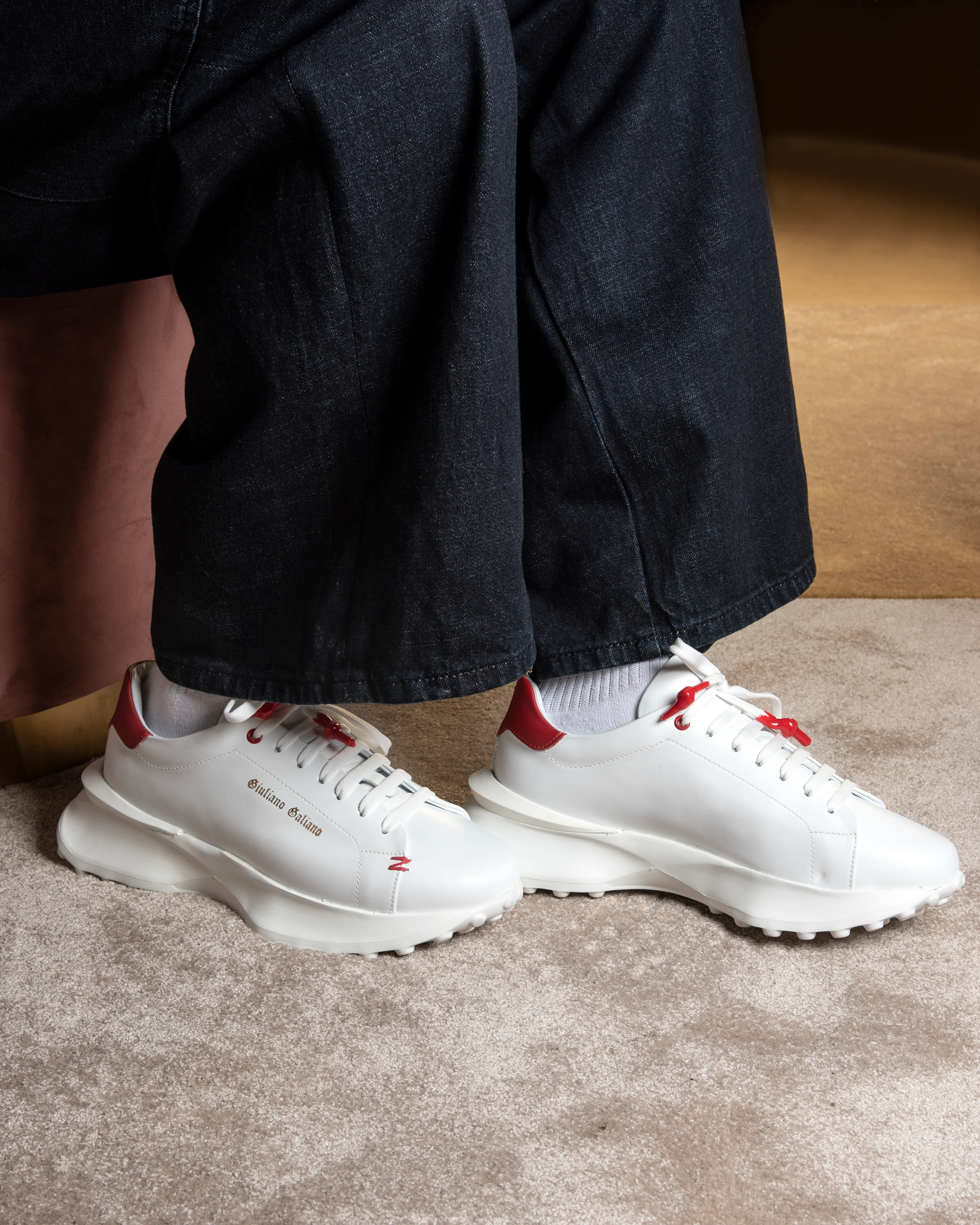 Raptor 1 | White Red