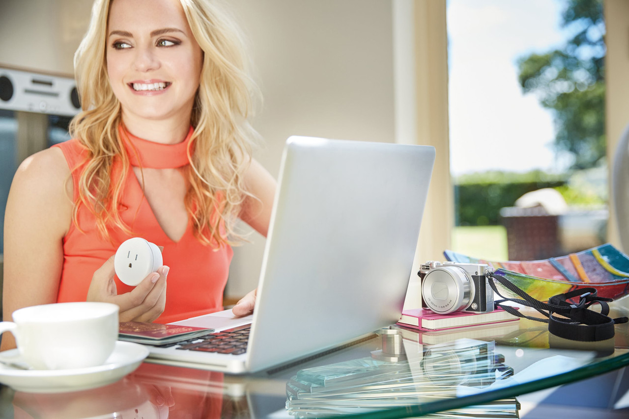 Go Travel North America to UK Travel Adapter