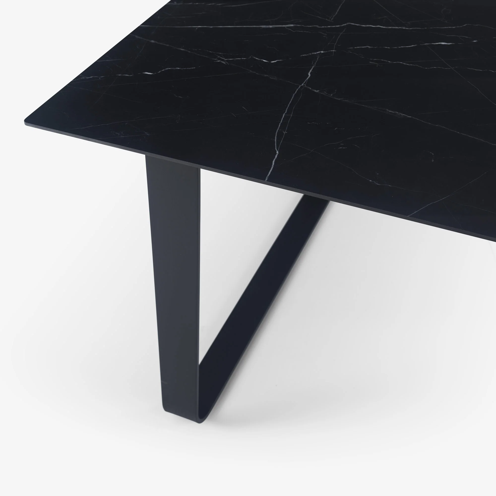 Vilna Dining Table Black Lacquered Base