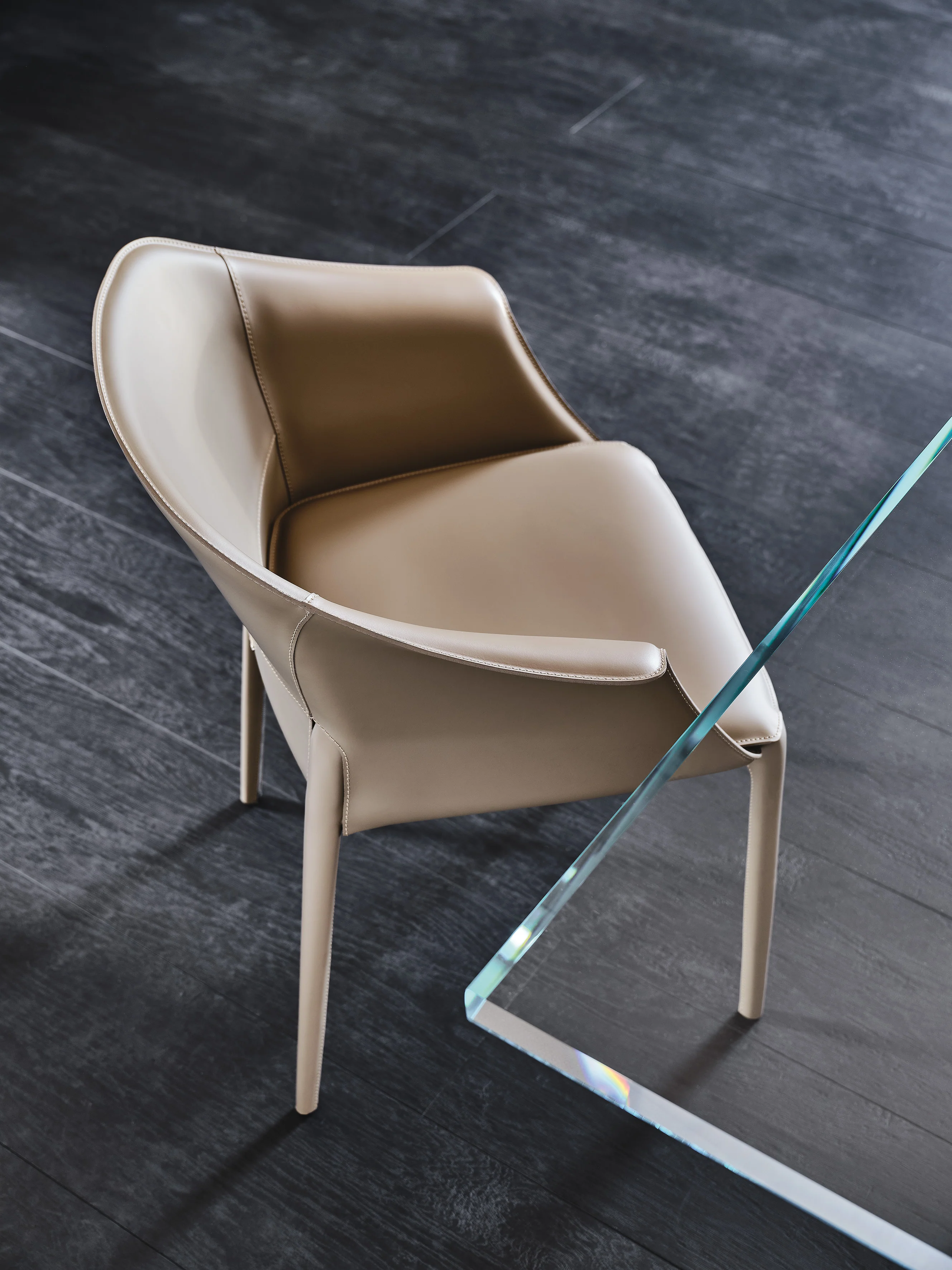 ZULEIKA Armrest Chair