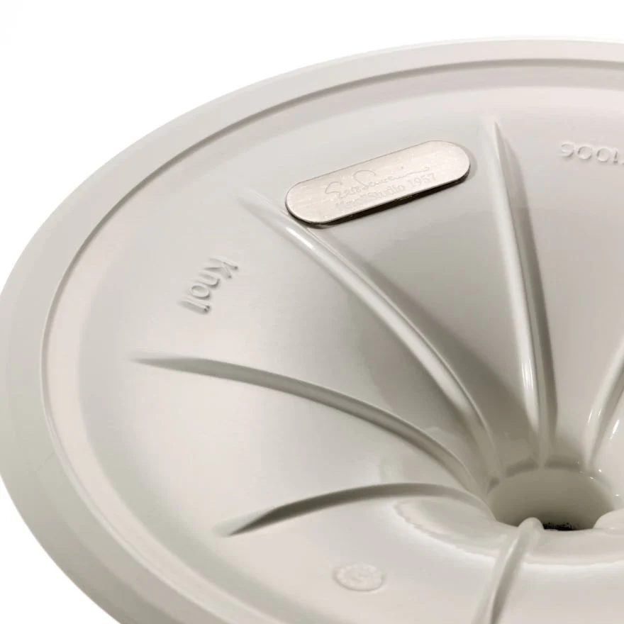 Saarinen Oval Table Intermediate Height