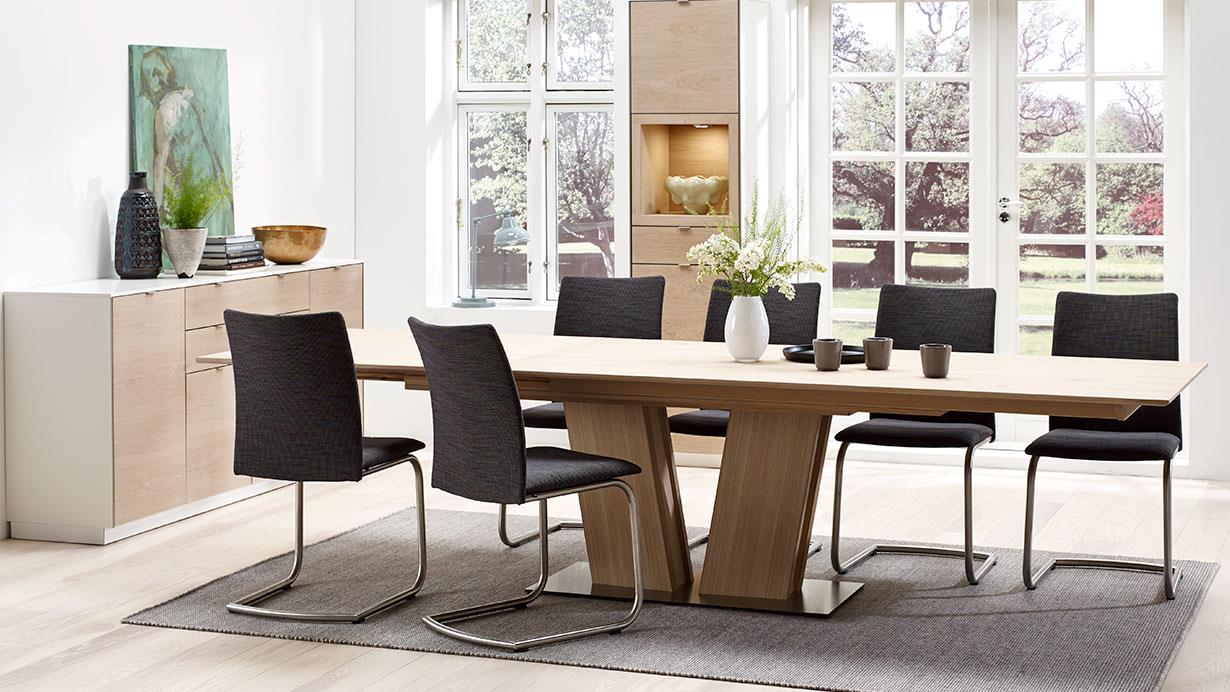 SM 39 Dining Table