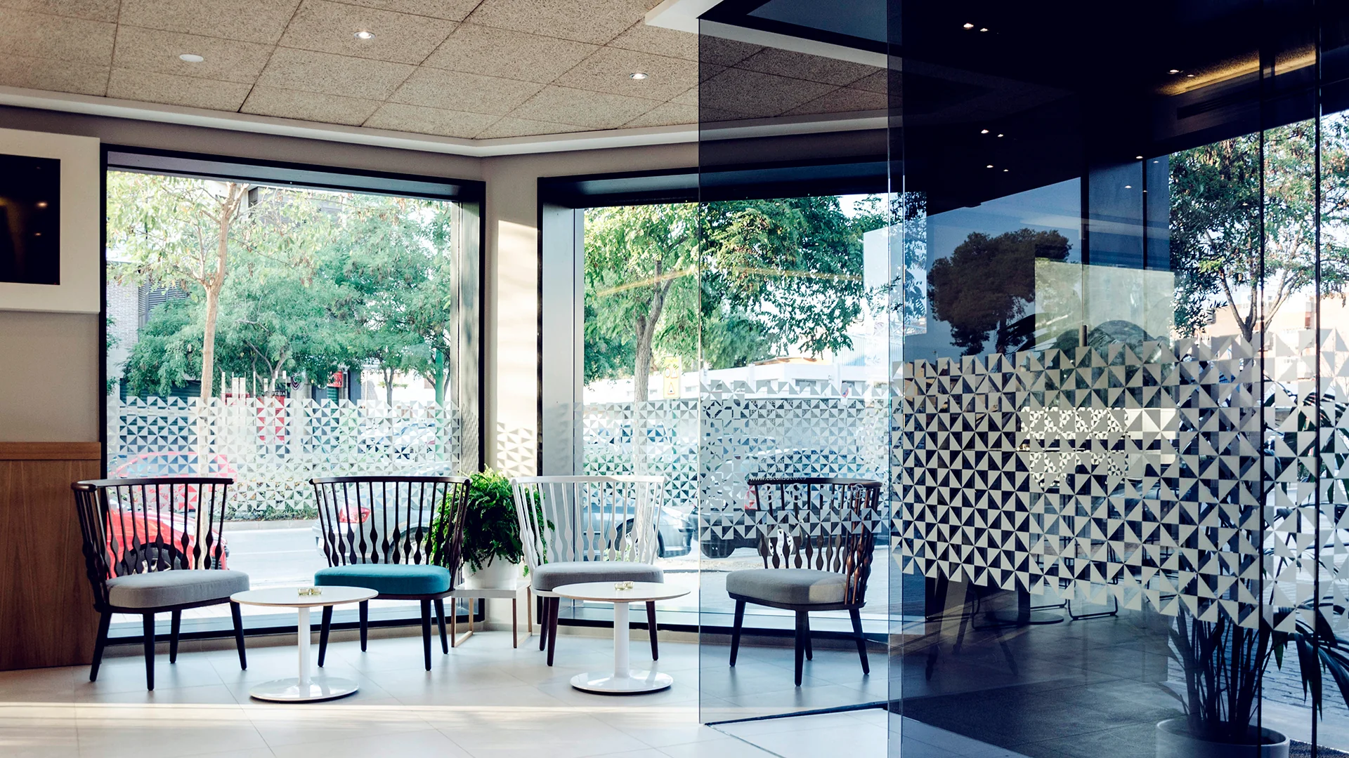 ESSENTIALS Dot Round Fix