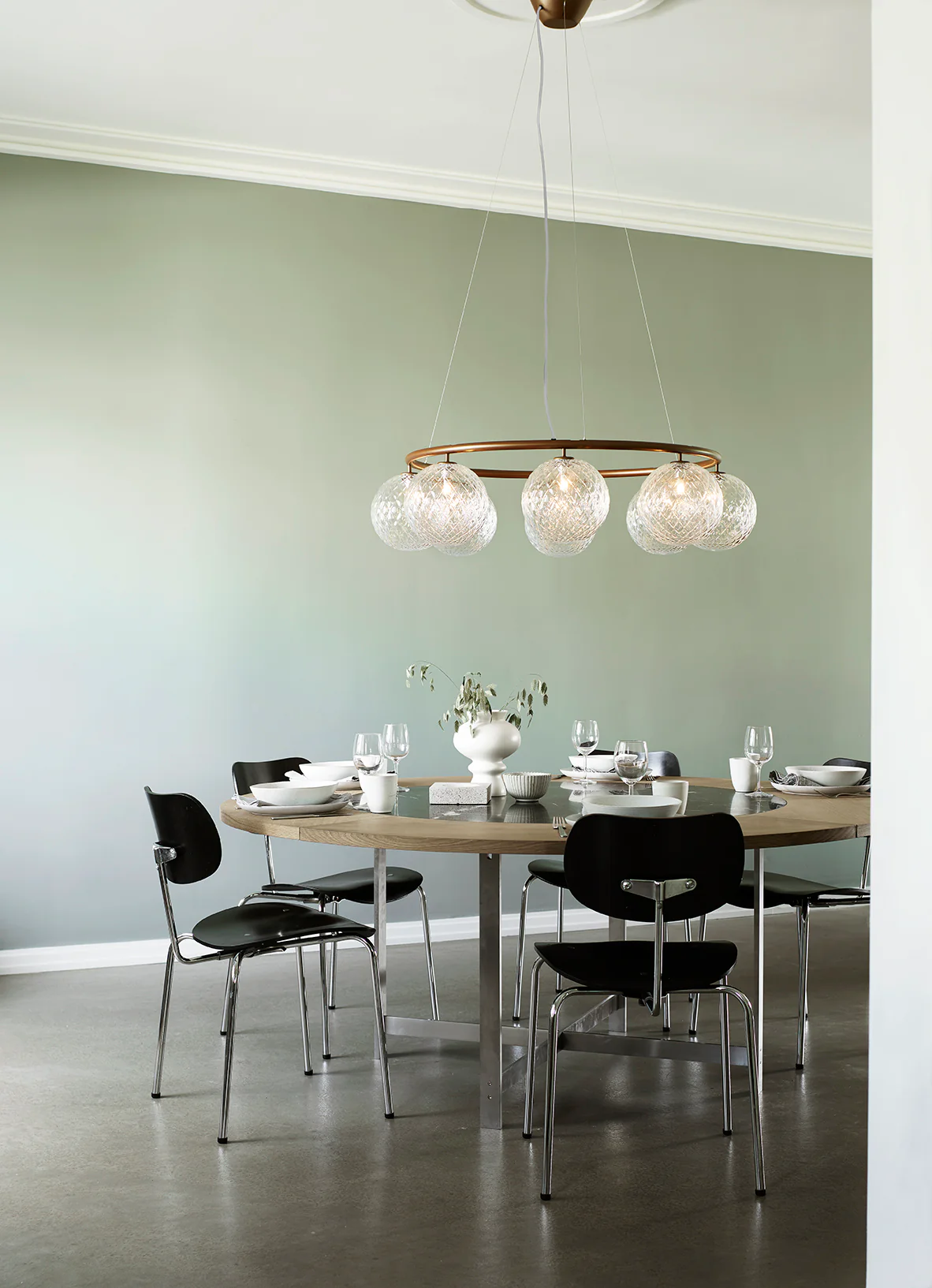 Miira 8 Circular Suspension Lamp