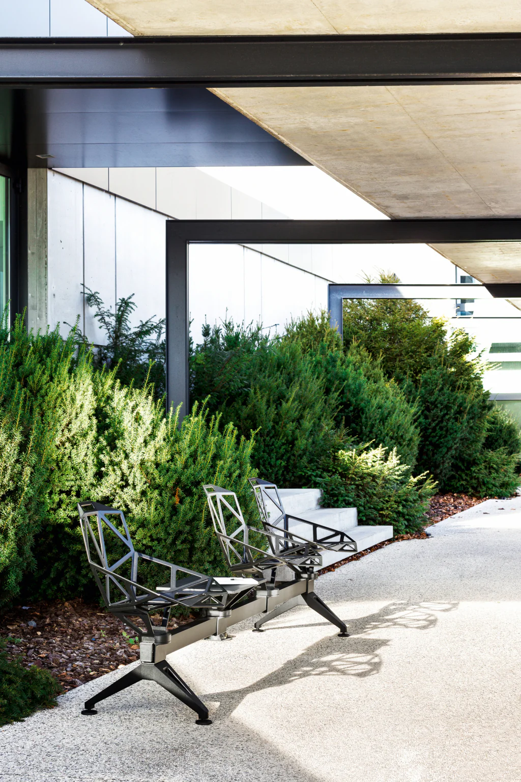 Chair_One Public Seating System 2 Small table