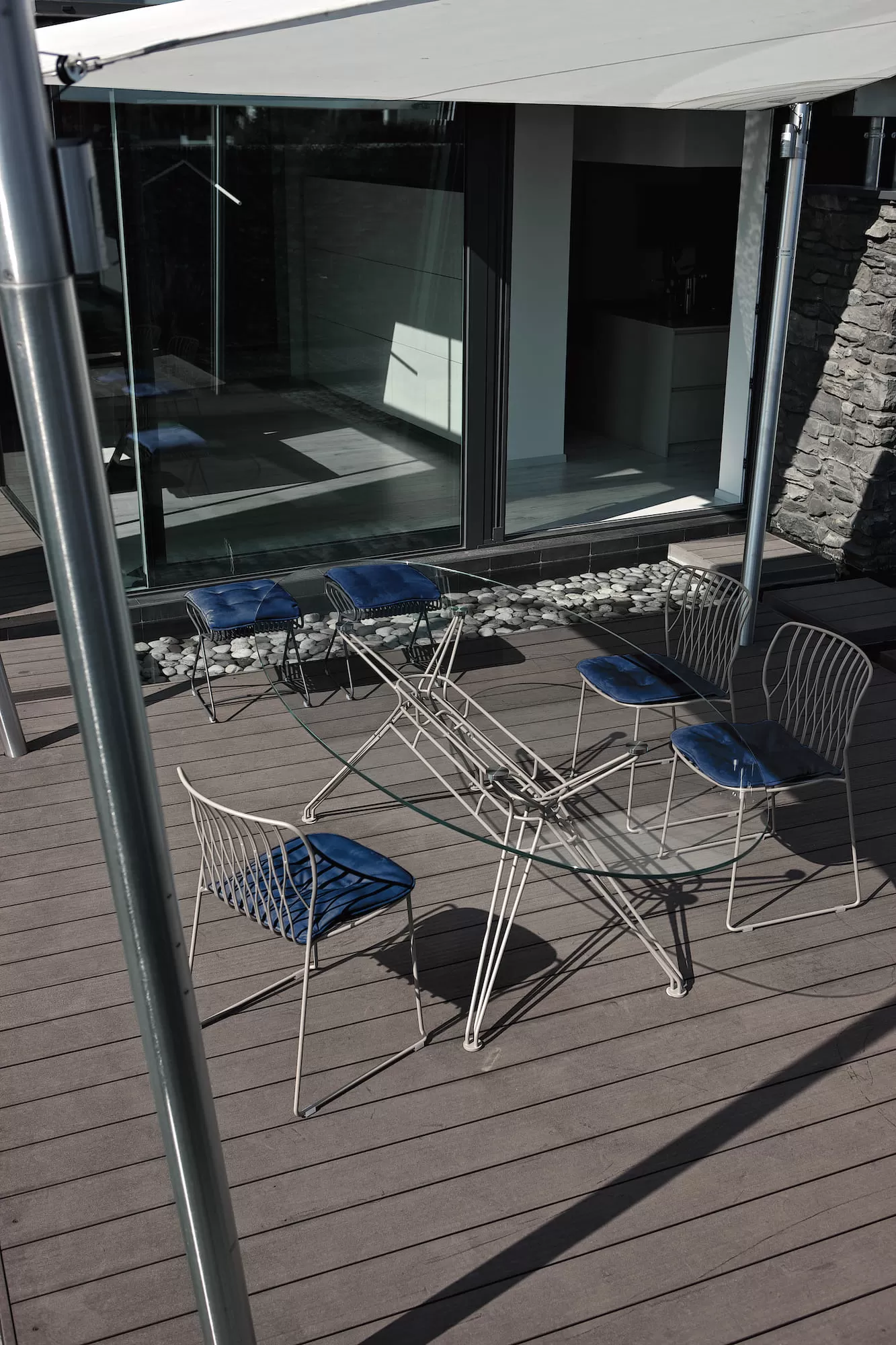 Sander Elliptical Outdoor Table