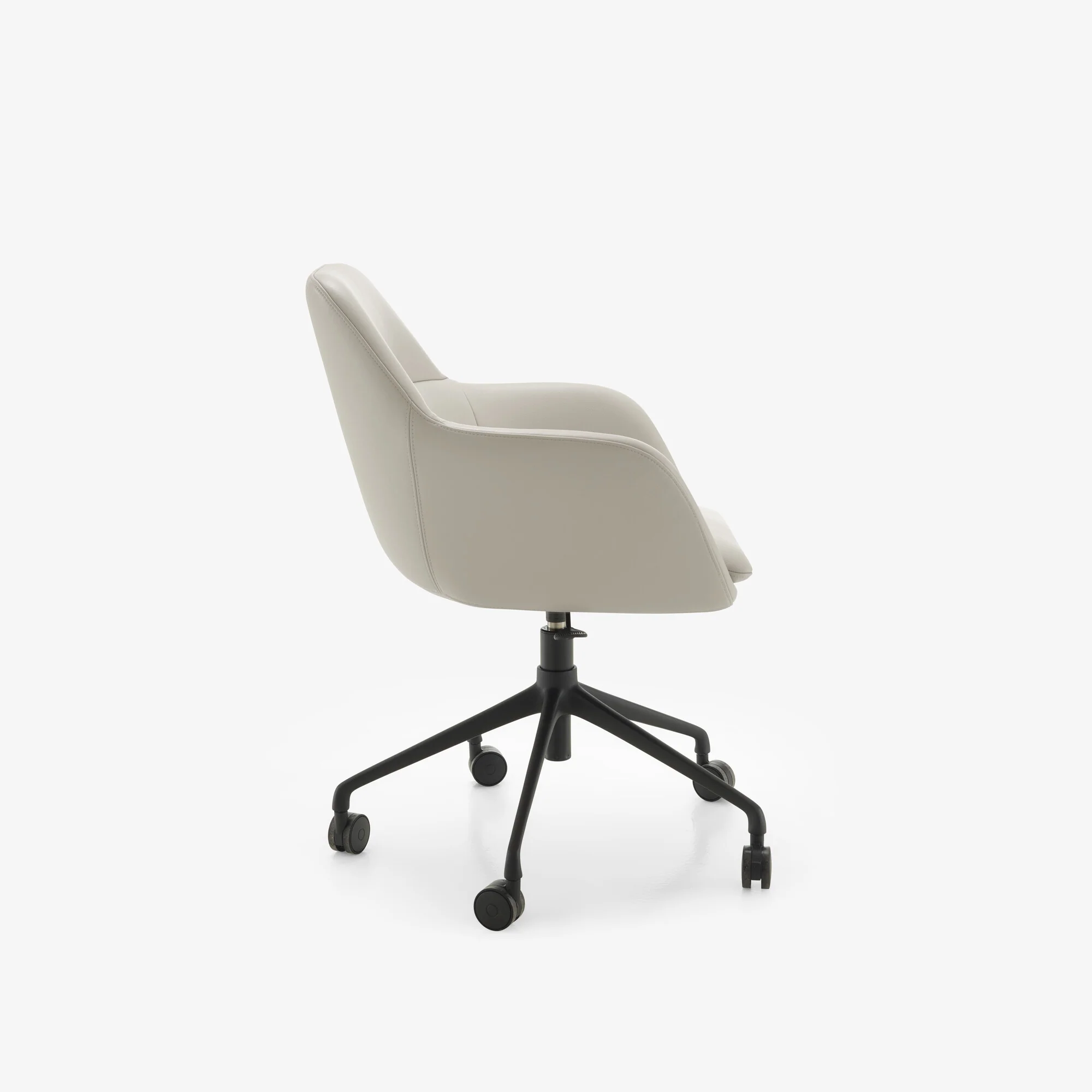Amédée Carver Chair Black Base On Castors