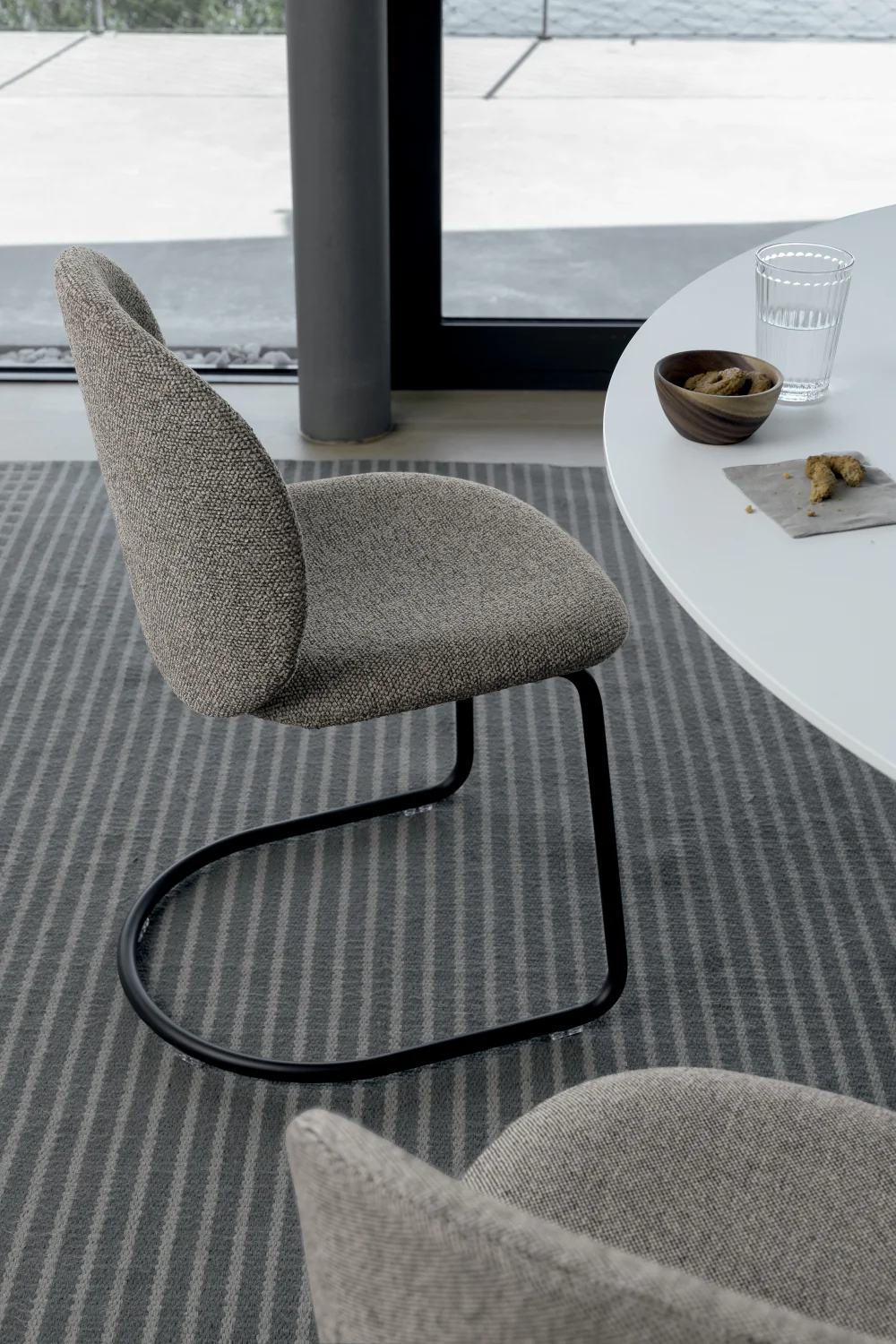 DUA Cantilever Chair - Backrest 1