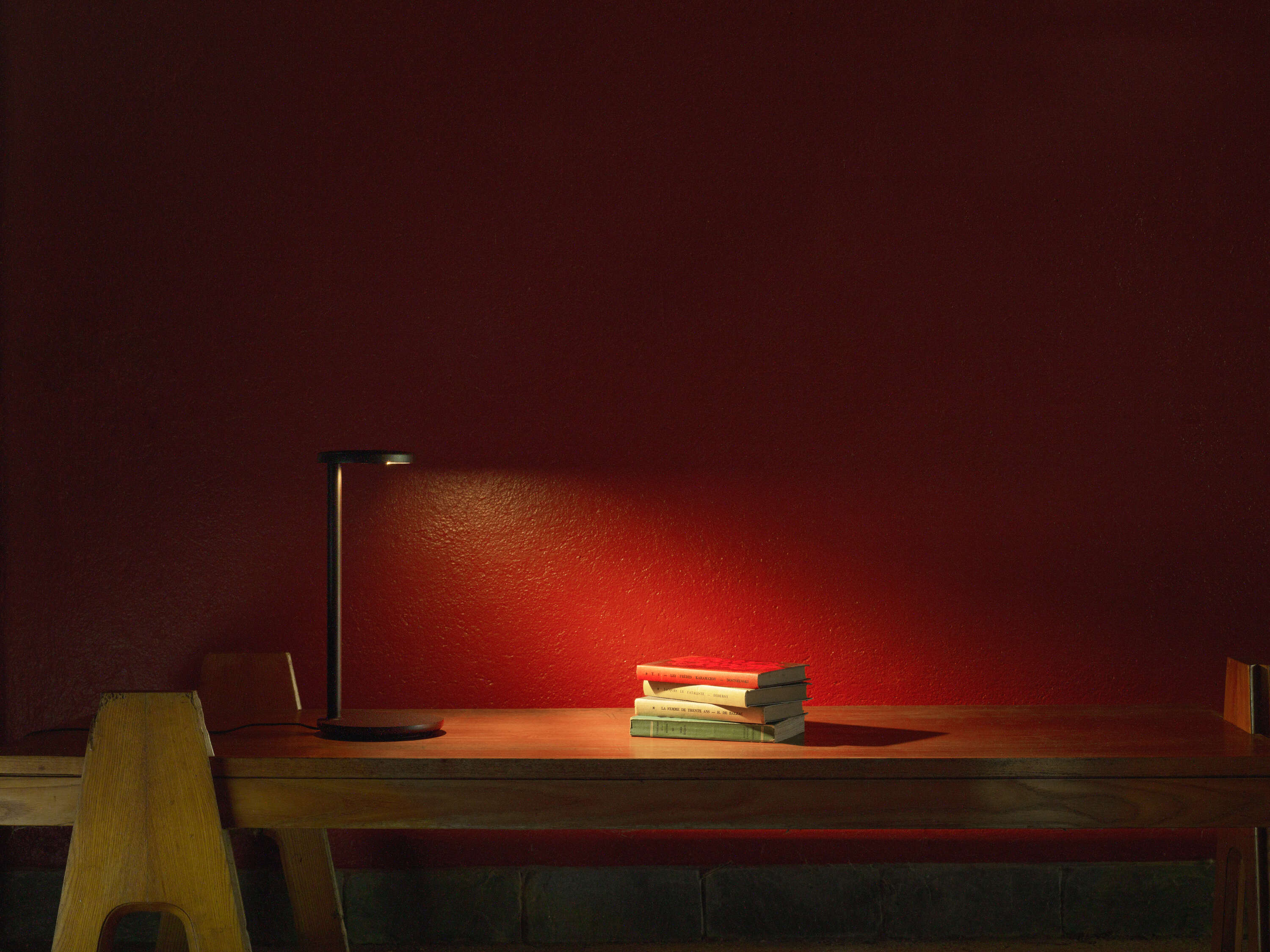 Oblique Qi Table Lamps