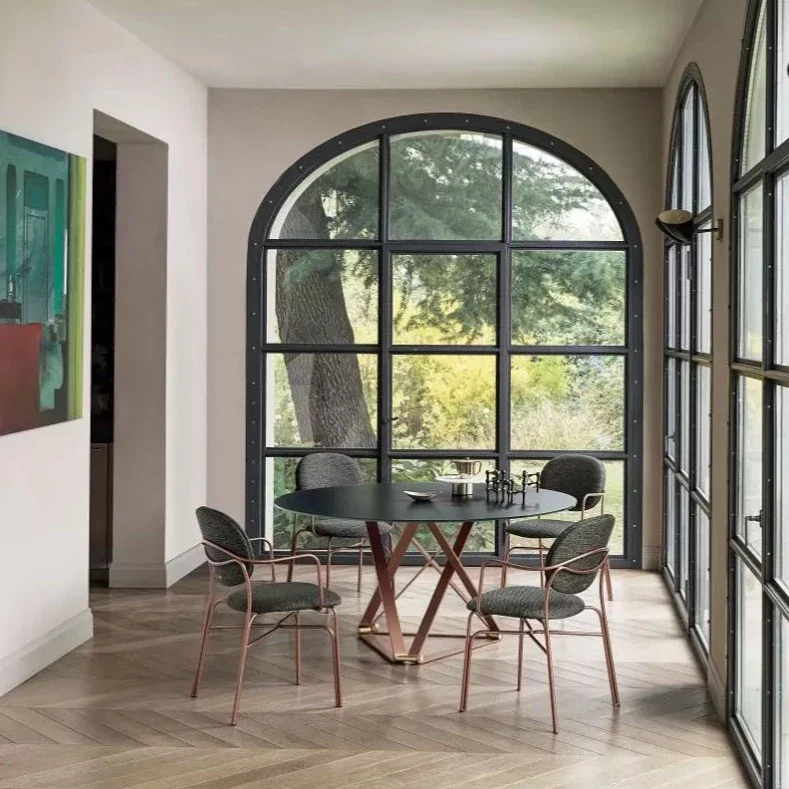 Delta Round Crystal Table