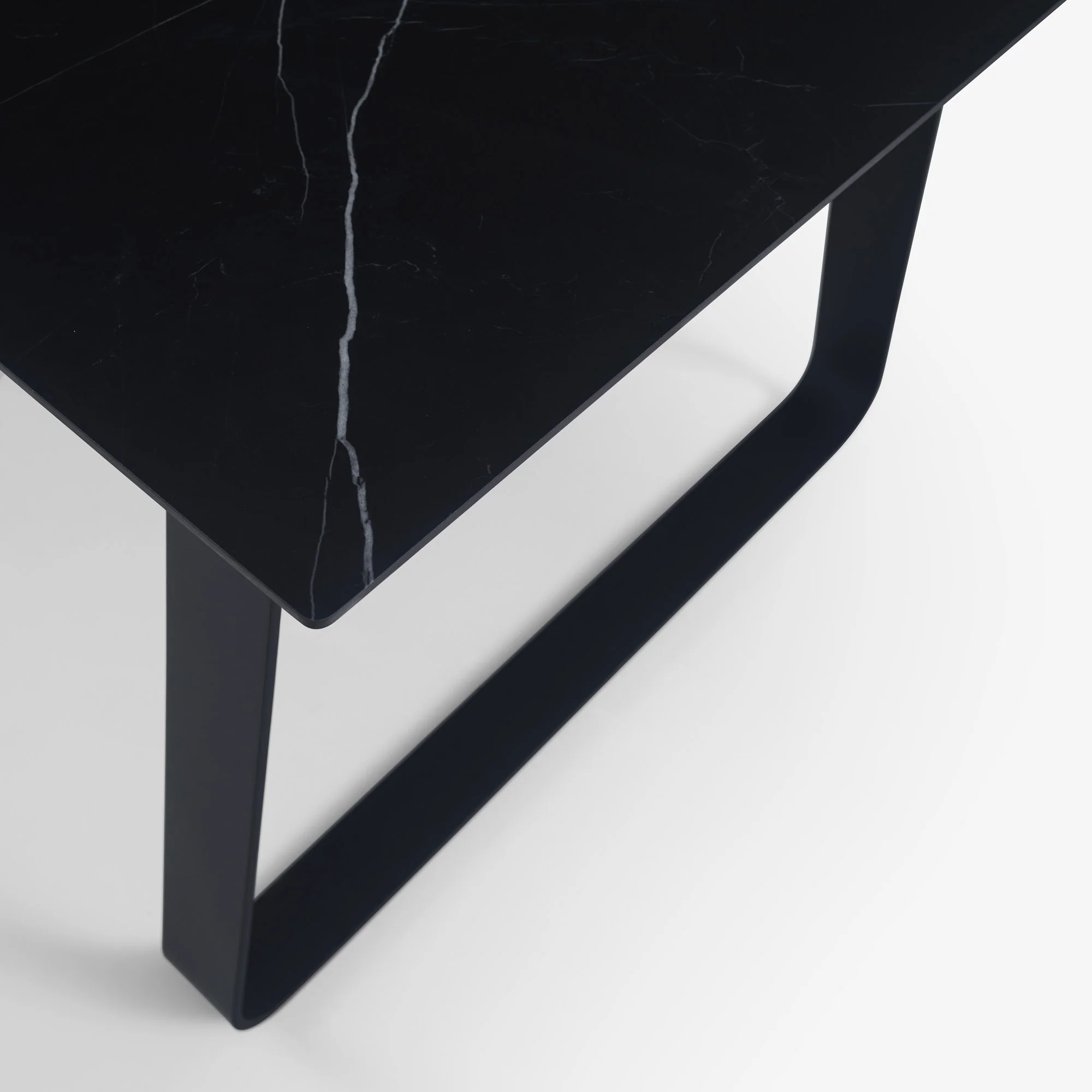 Vilna Dining Table Black Lacquered Base