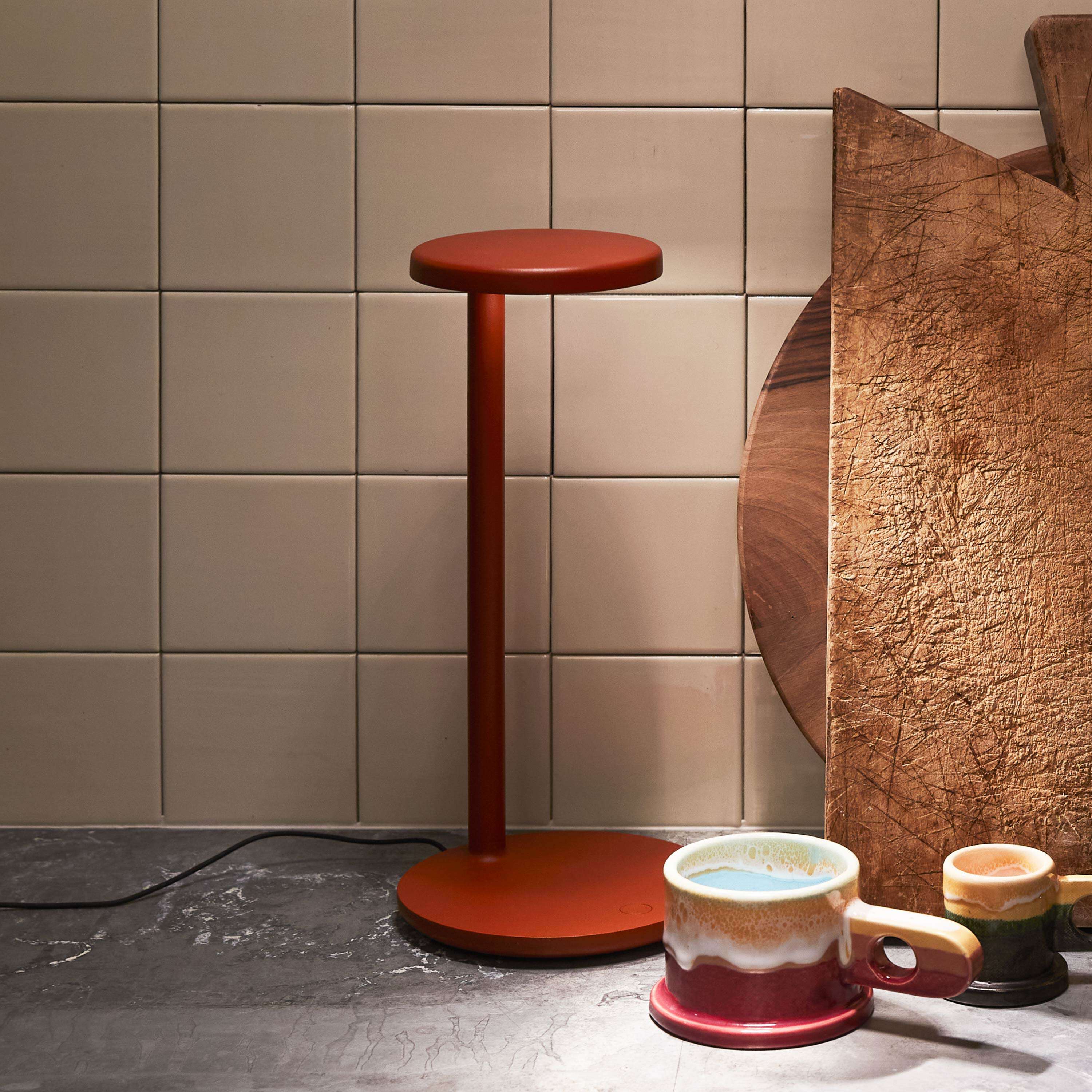 Oblique Qi Table Lamps