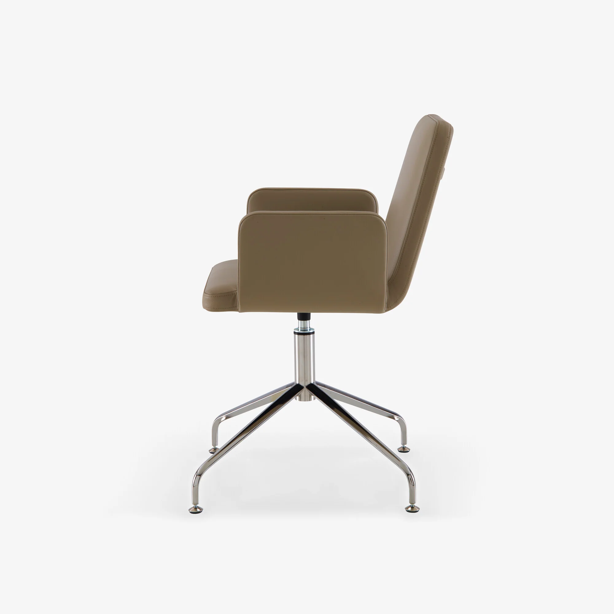 Vik Carver Chair Central Pedestal