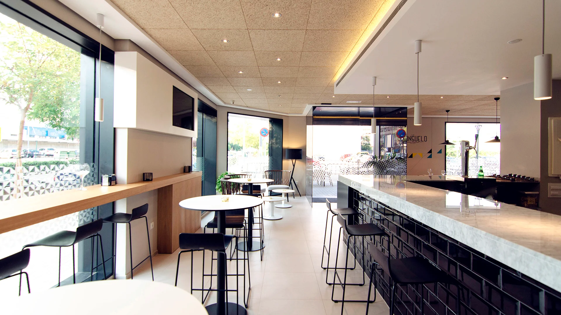 ESSENTIALS Dot Round Fix