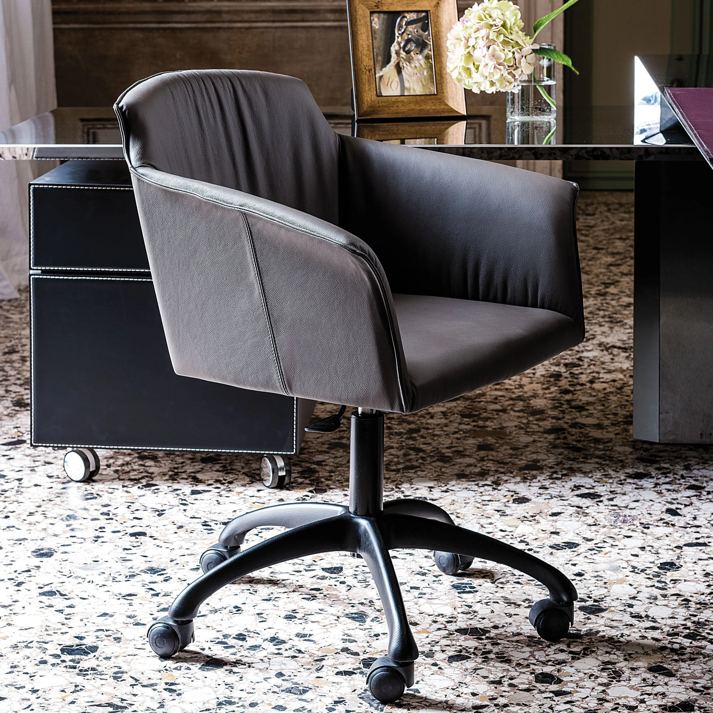 TYLER Wheels Armchair