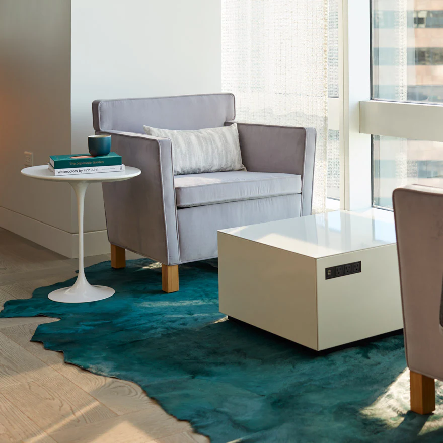 Saarinen Oval Table Intermediate Height