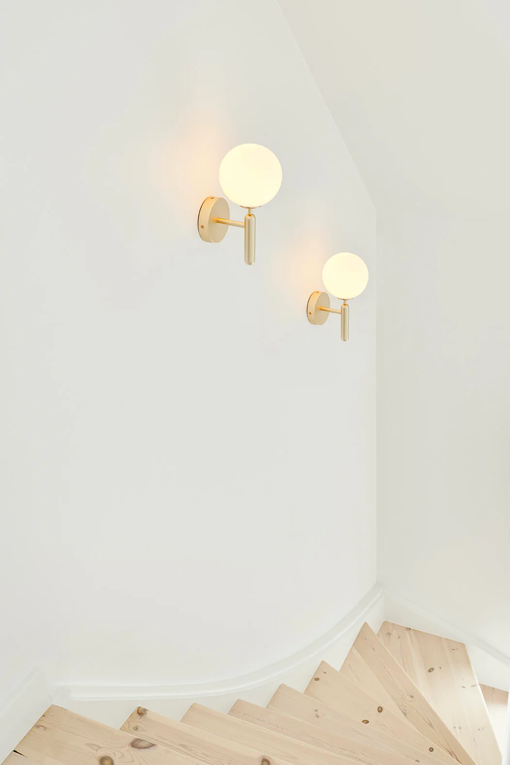 Miira Wall Lamp