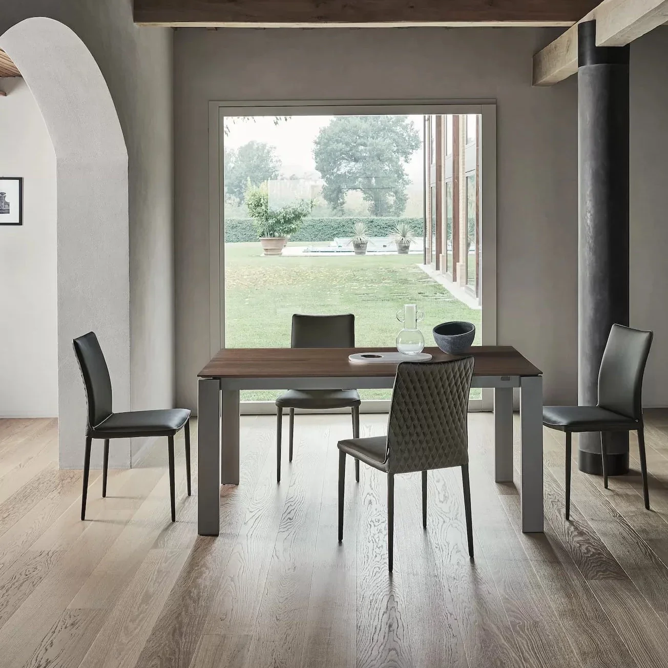 Tom Melamine/Crystal Extendable Table