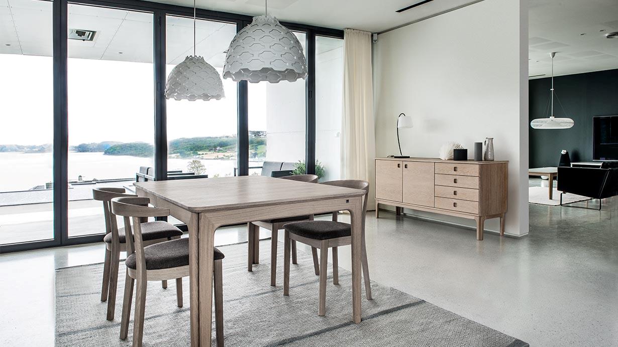 SM 300 Sideboard (4 drawers / 2 doors / 2 shelves)