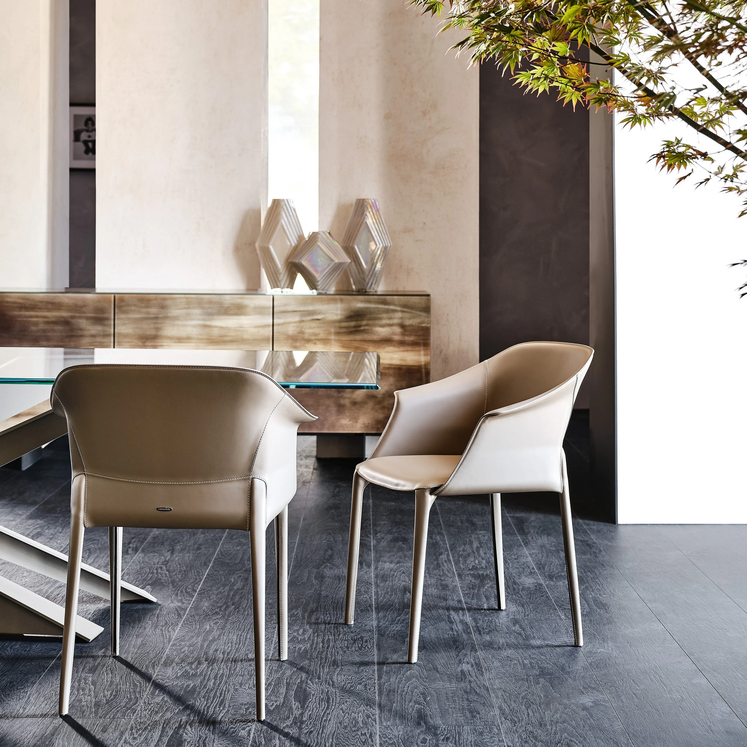 ZULEIKA Armrest Chair