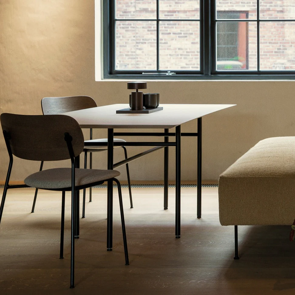 Snaregade Dining Table