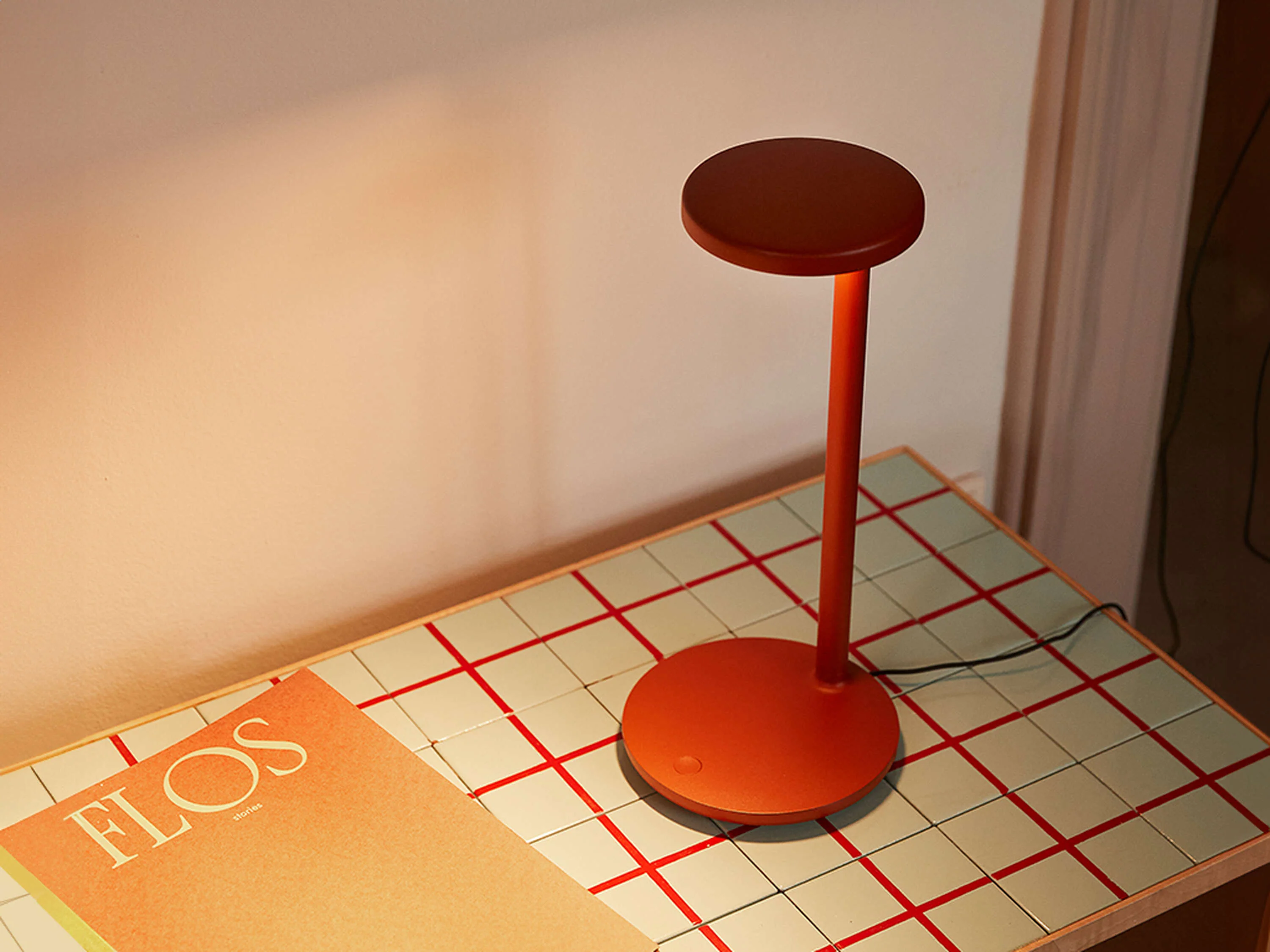 Oblique Qi Table Lamps