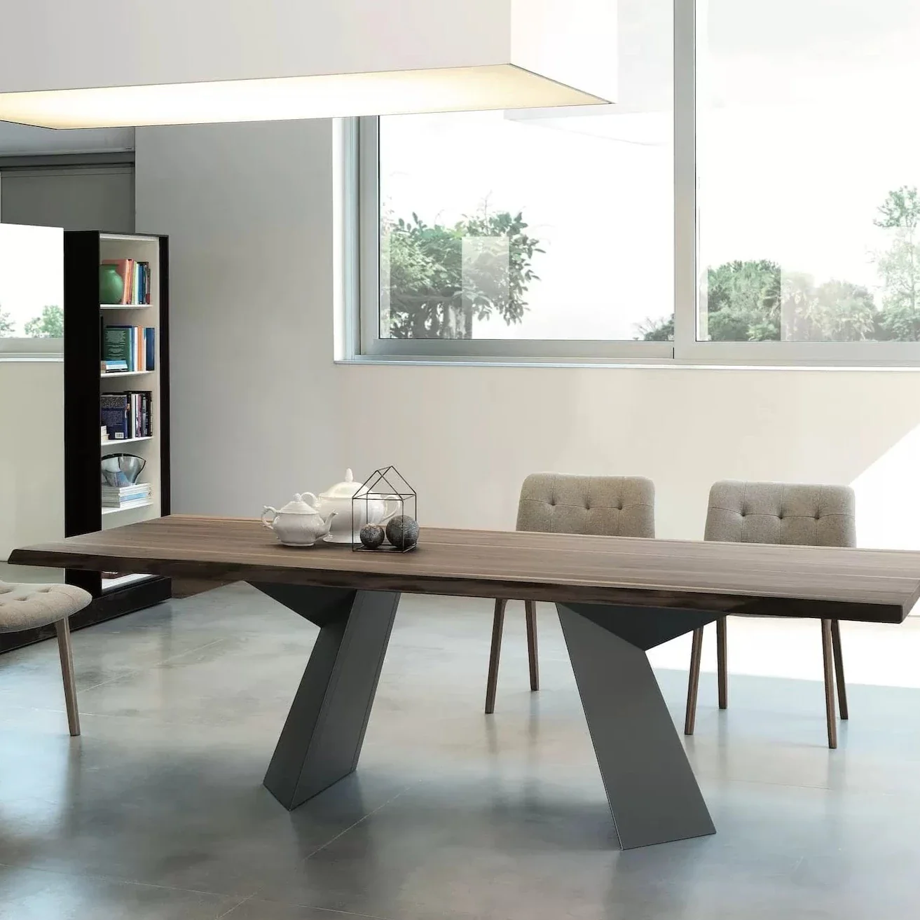 Fiandre Extendable Wood Table