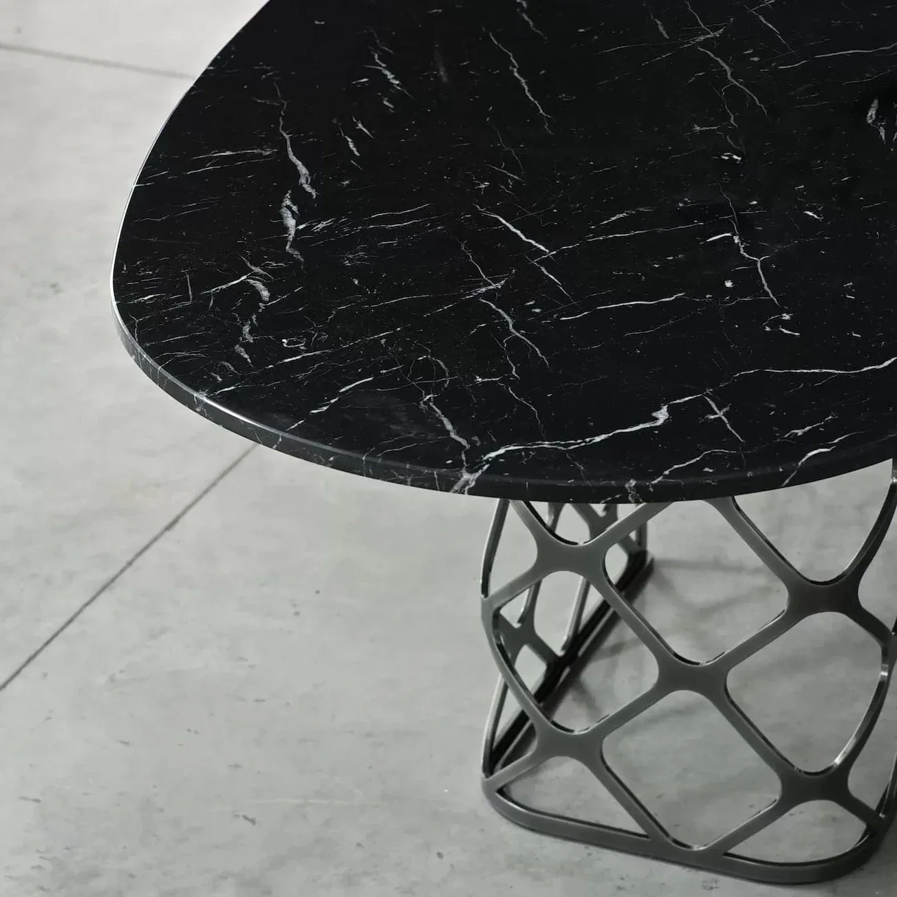 Majesty Elliptical Table