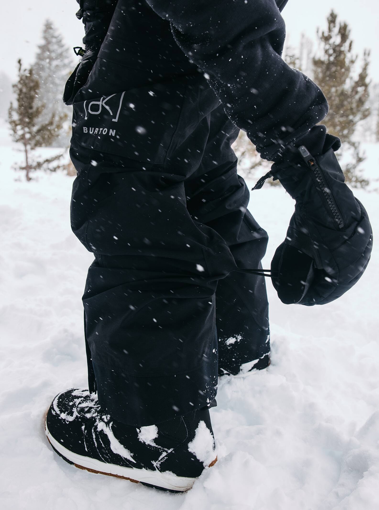 Women's Burton [ak] Kimmy GORE-TEX 2L Bib Pants (Short)