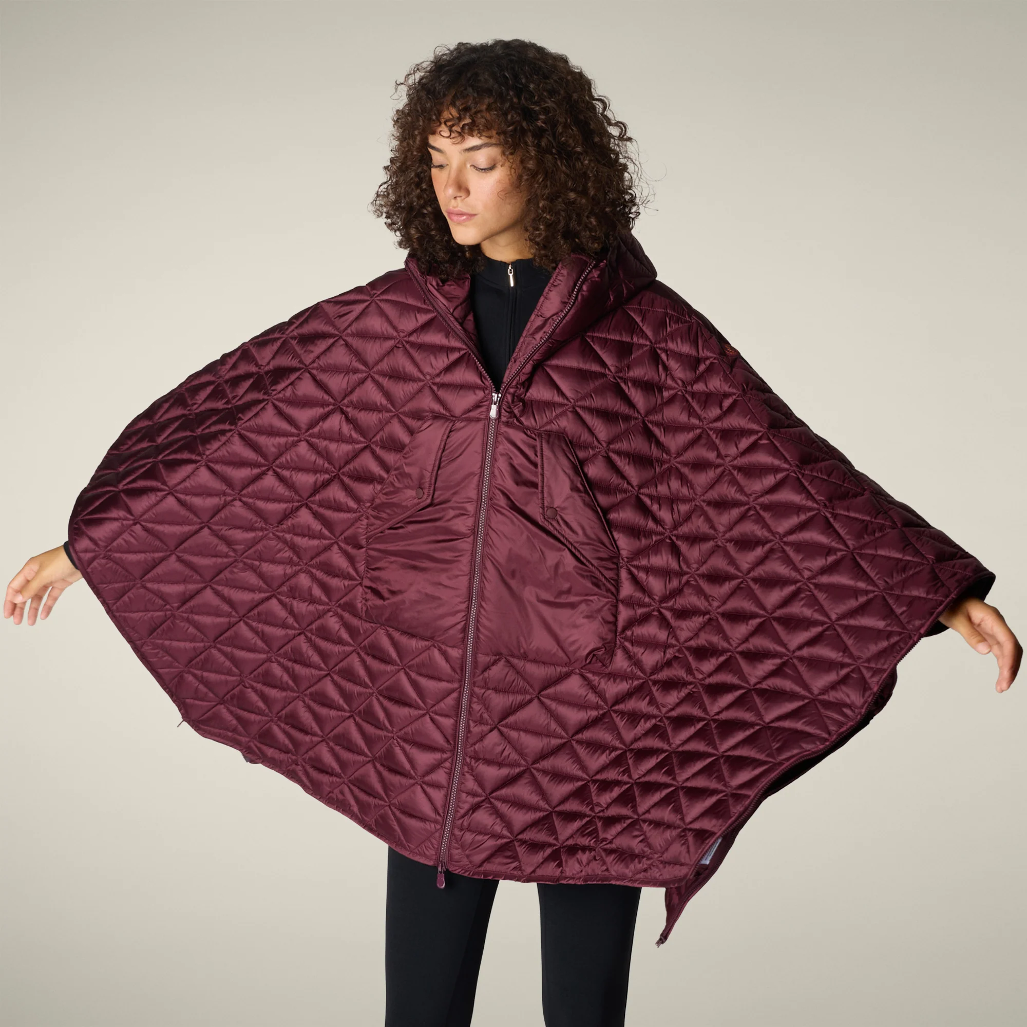 Women's Hooded Cape Effi in Wine Red