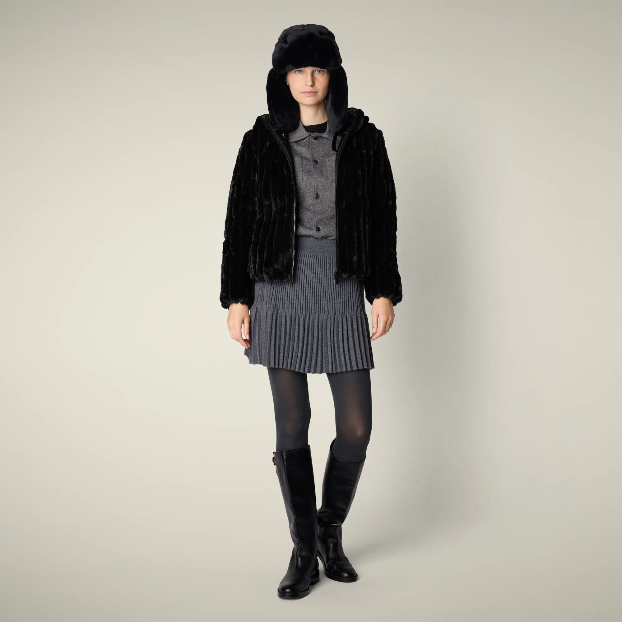 Women's Reversible Faux Fur Jacket este in black