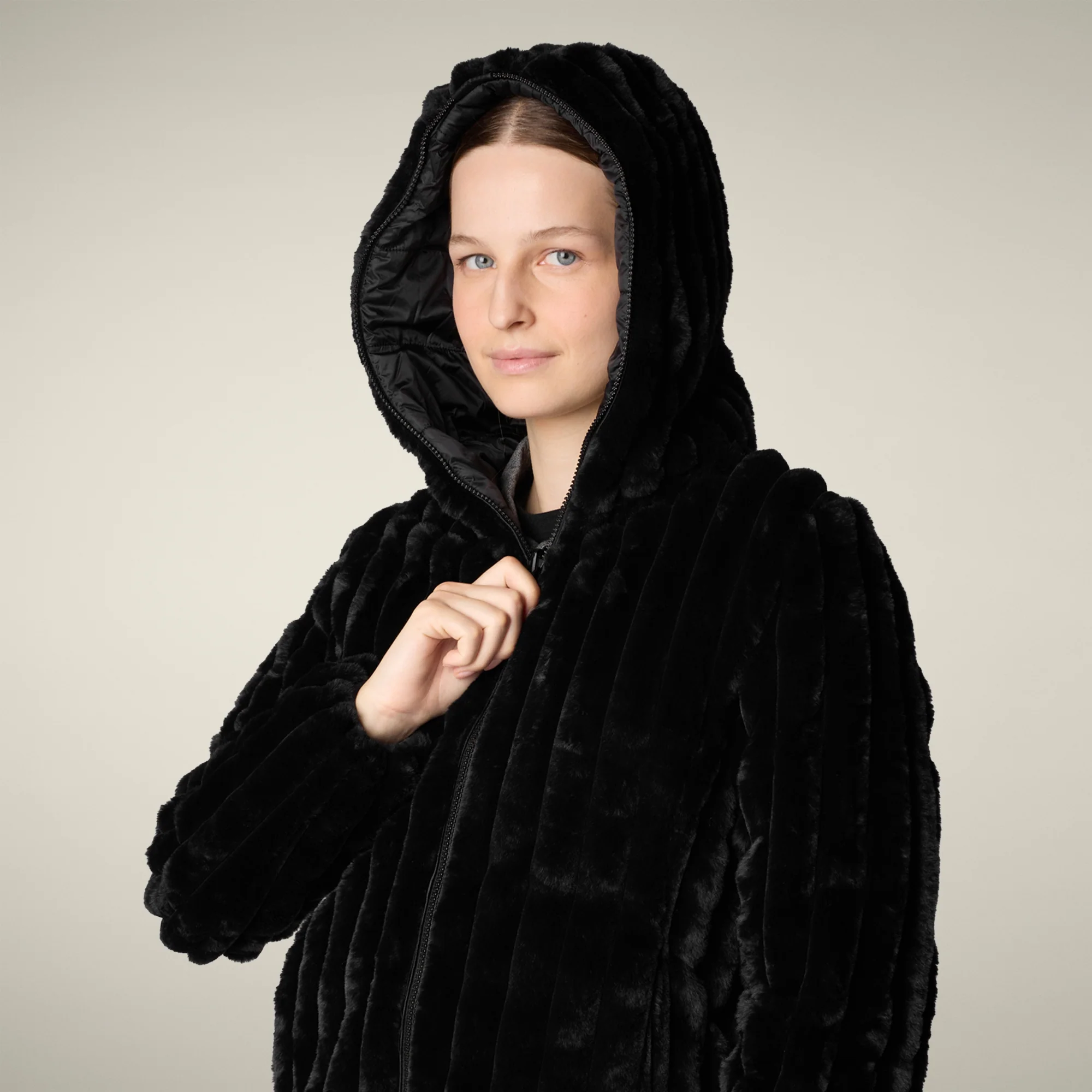 Women's Reversible Faux Fur Jacket este in black