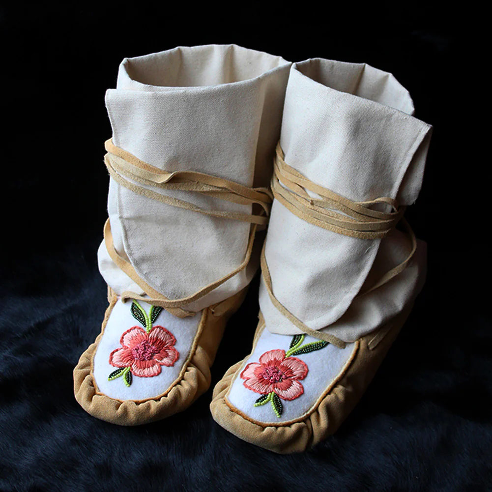 Abigail Clarke Ladies 8 Wild Rose Moccasins