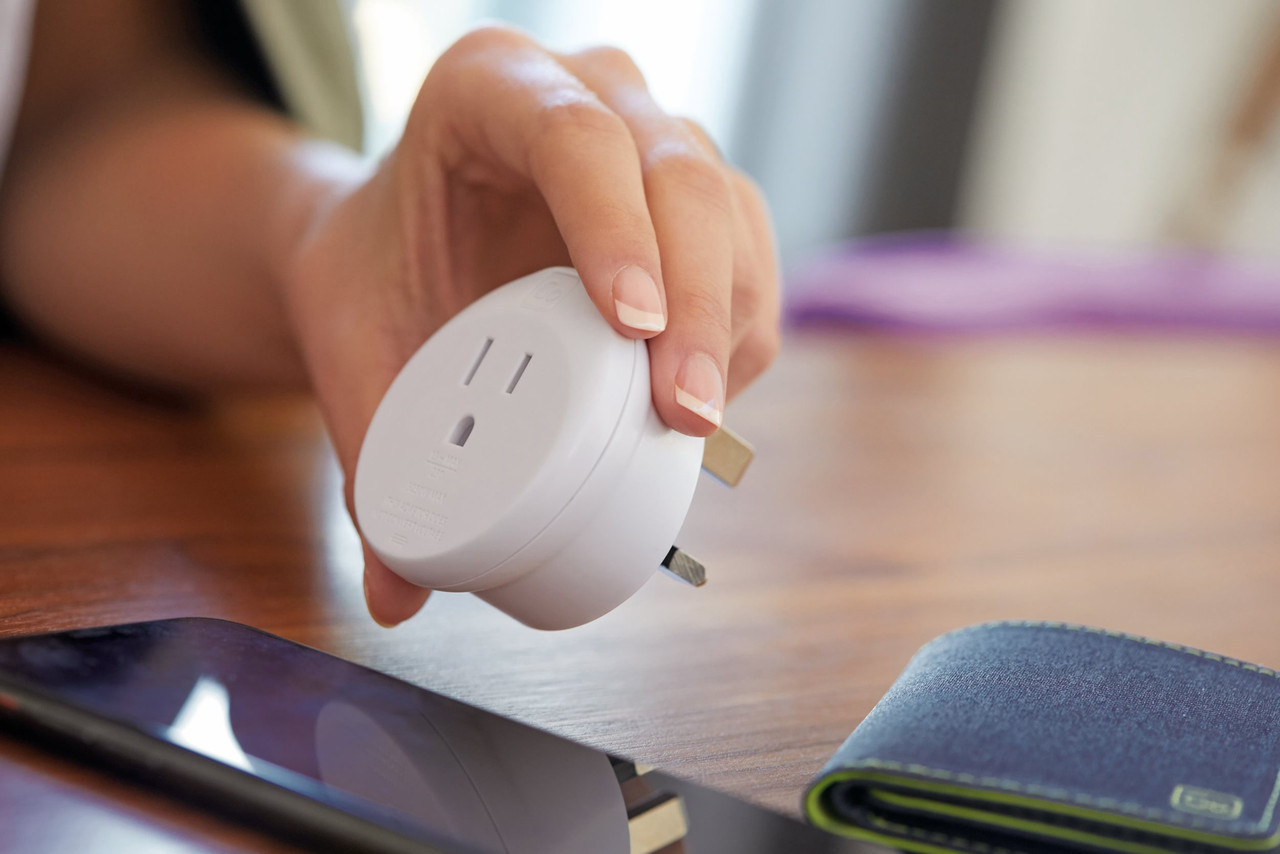 Go Travel North America to UK Travel Adapter