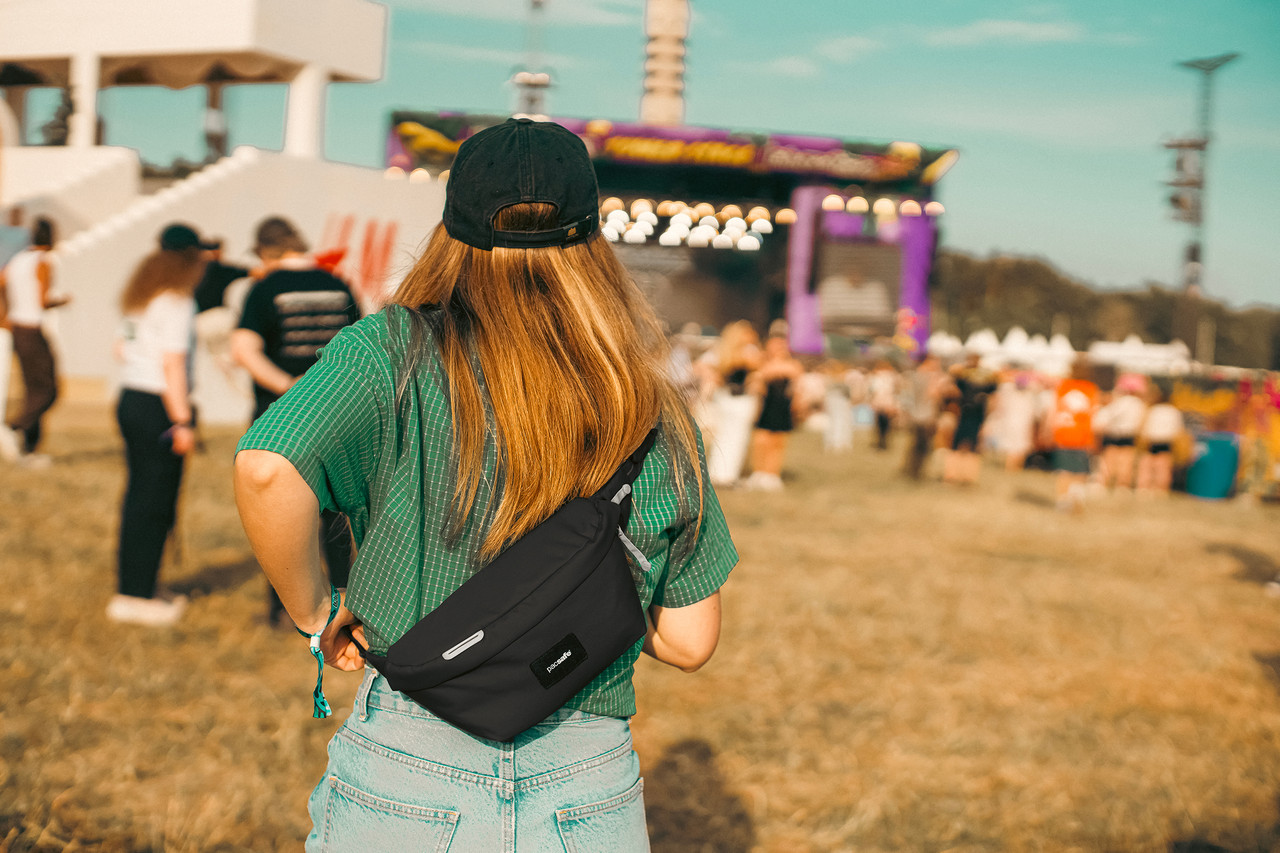 Pacsafe GO Anti-Theft Sling Pack - Unisex