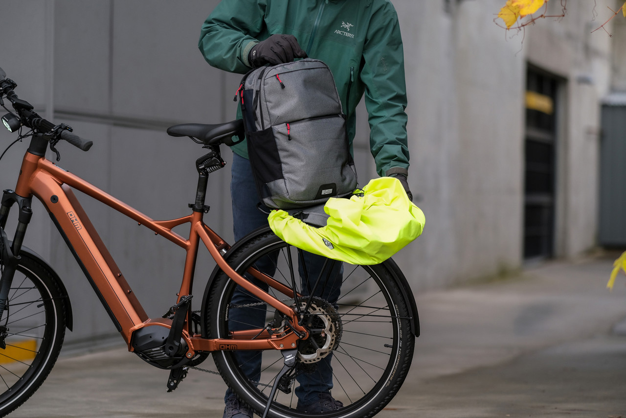 Two Wheel Gear Inverter Pannier Backpack 24L