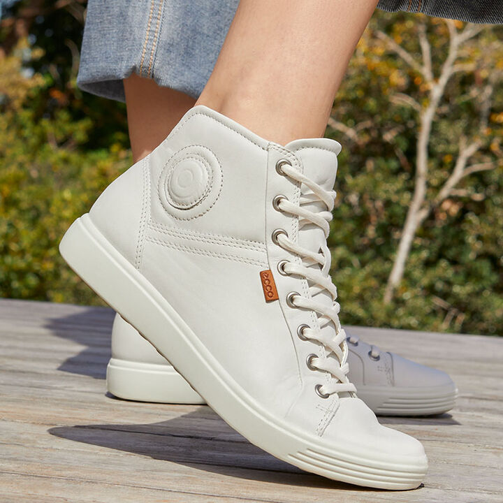 ECCO WOMEN'S SOFT 7 HIGH-TOP SNEAKER