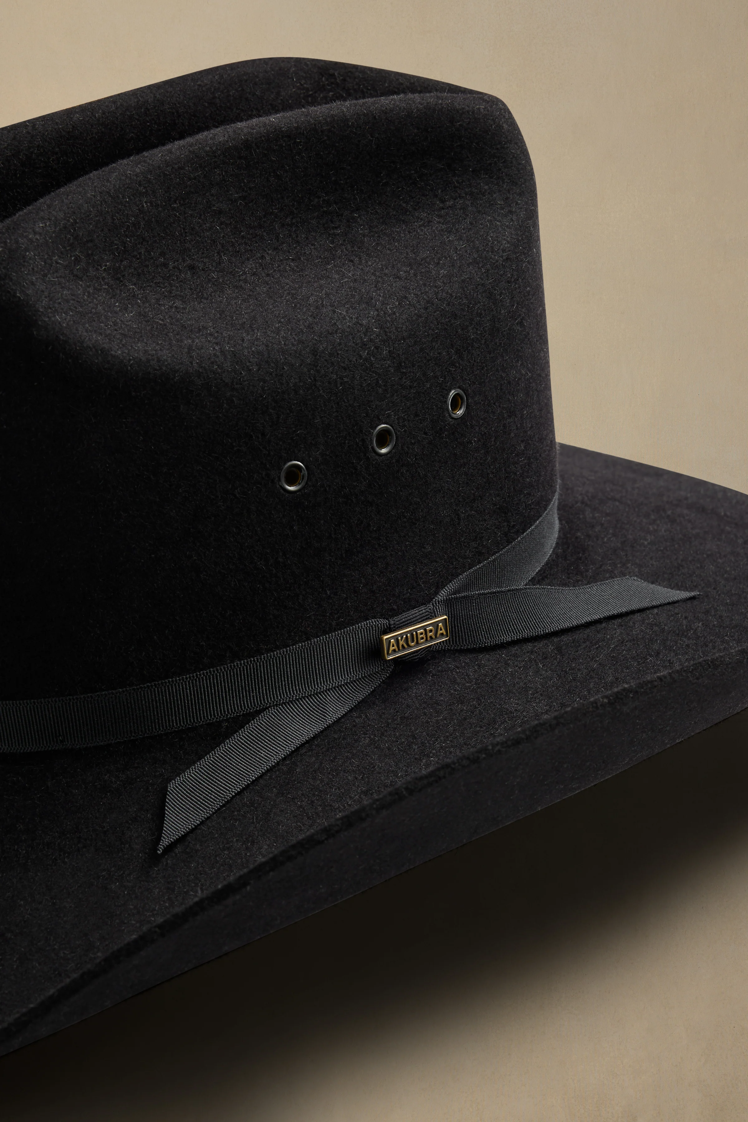 The Outback Club Black